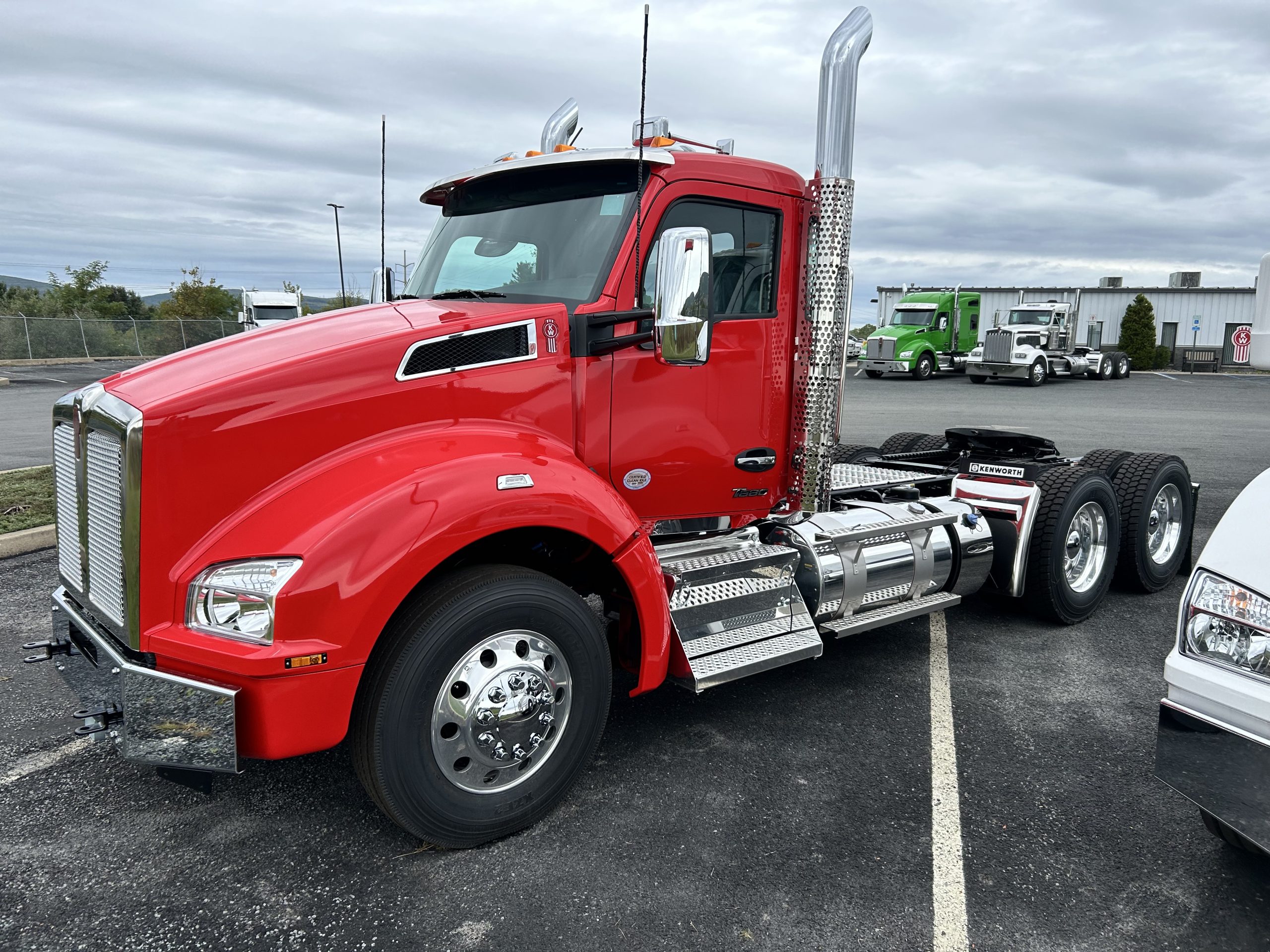 2025 KENWORTH T880 - image 1 of 6