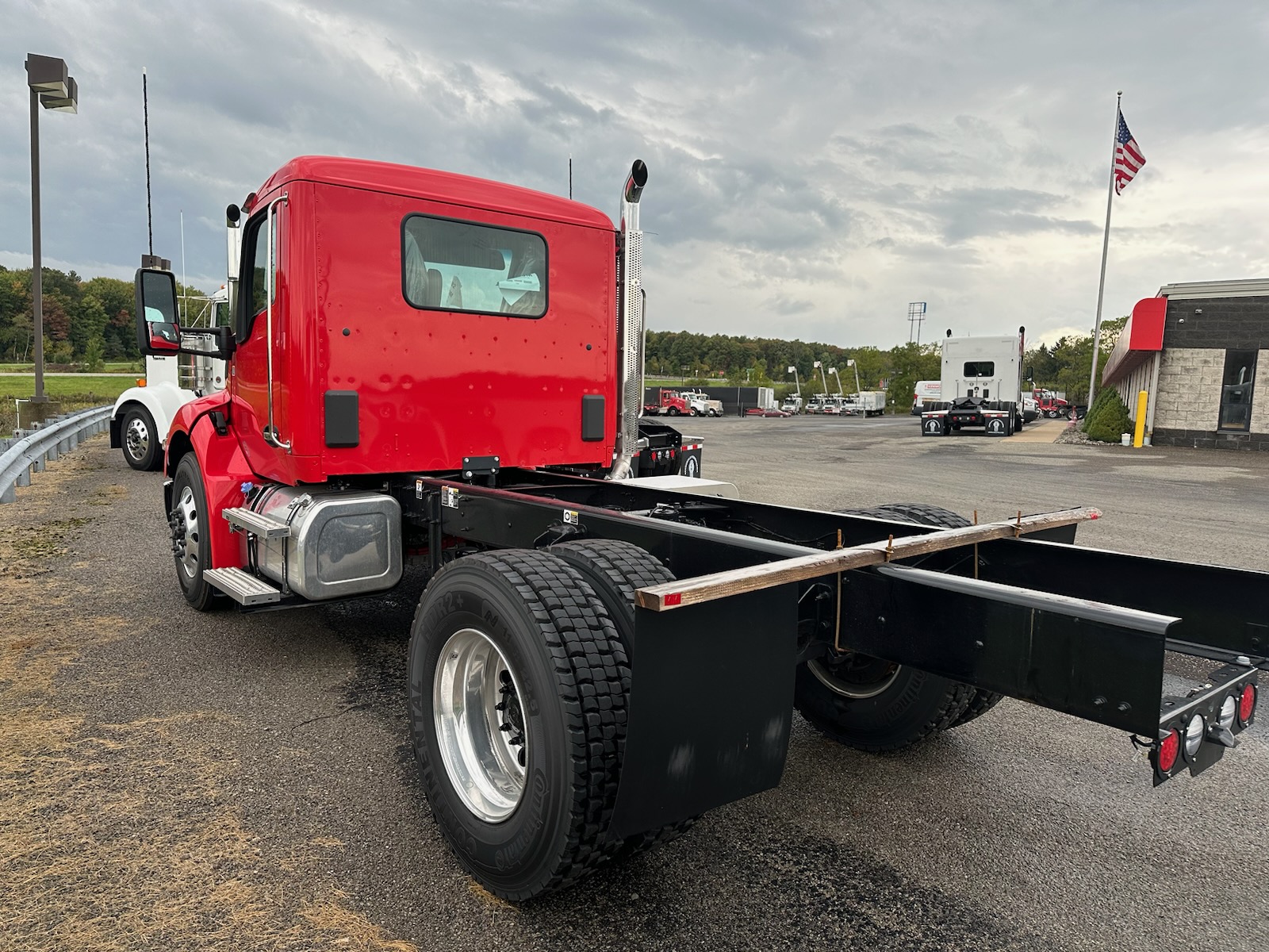 2025 KENWORTH T280 - image 4 of 6
