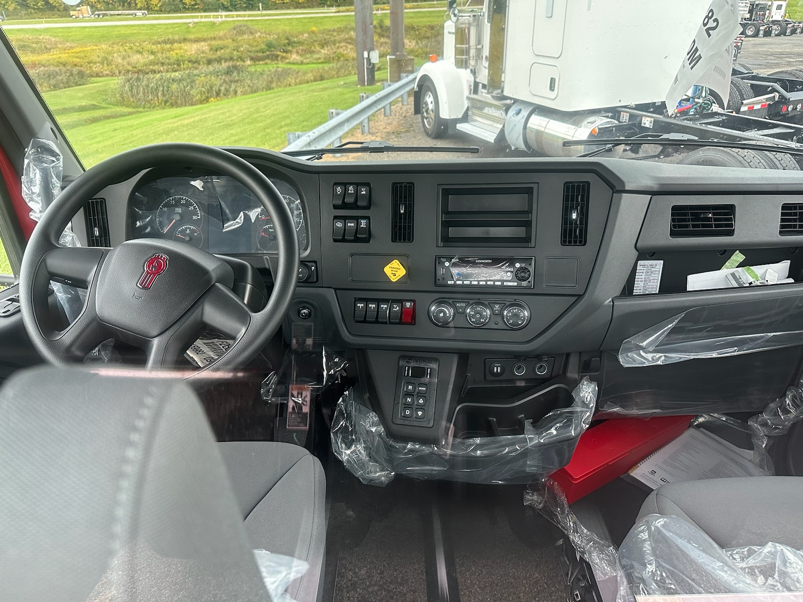 2025 KENWORTH T280 - image 5 of 6