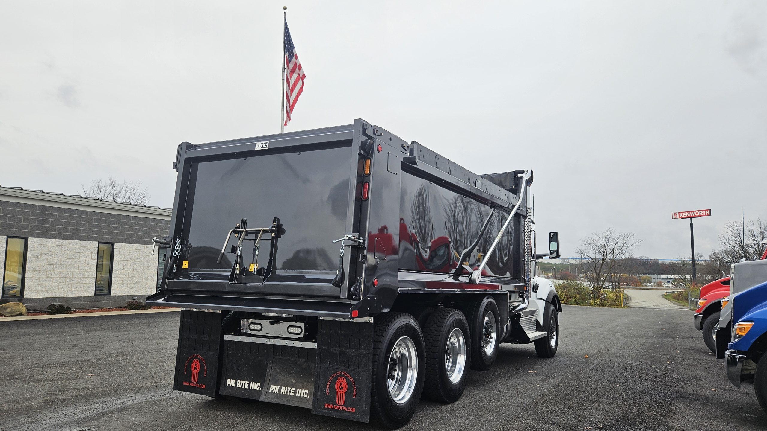 2025 KENWORTH T880 - image 6 of 6
