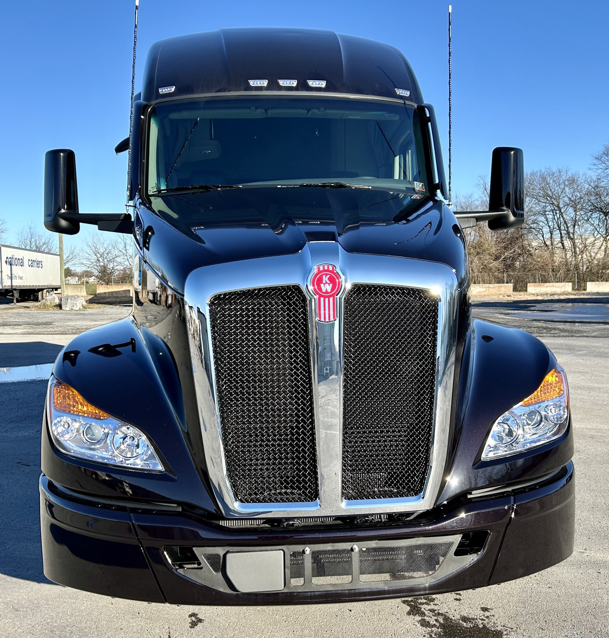2025 KENWORTH T680 - image 2 of 6