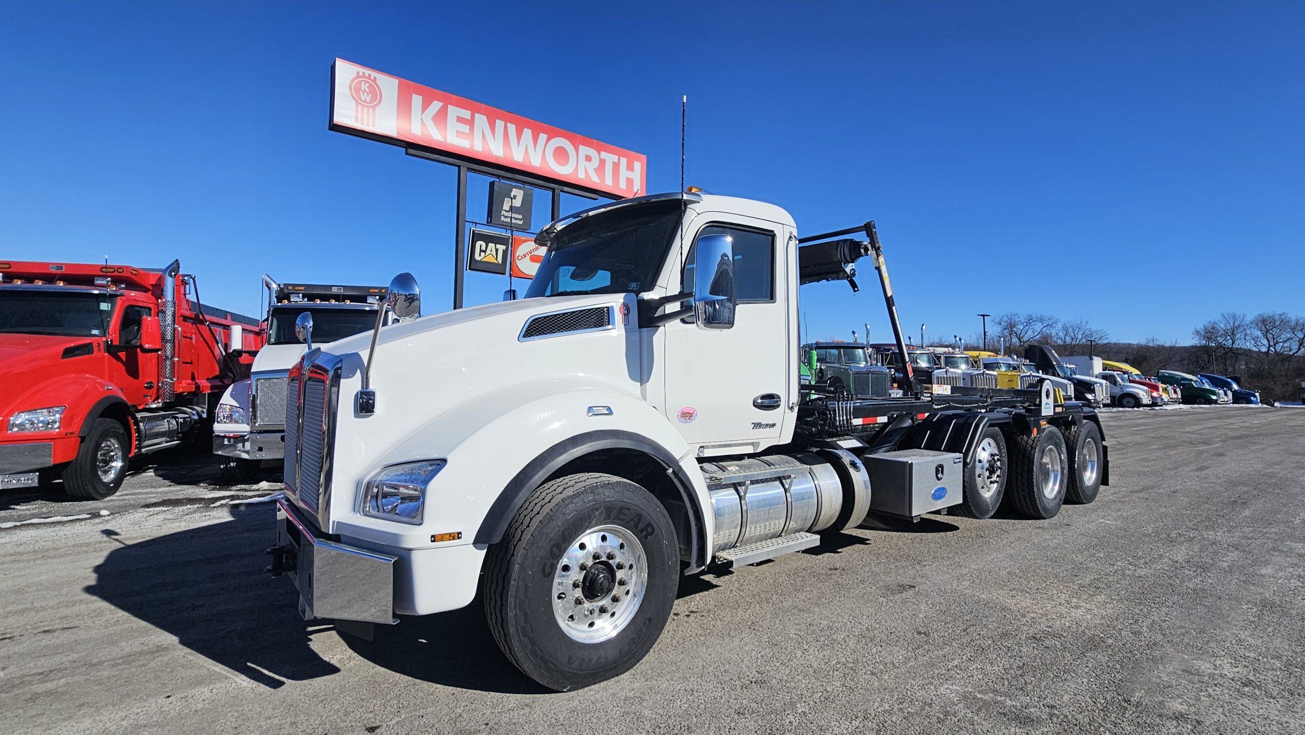 2025 KENWORTH T880 - image 2 of 6