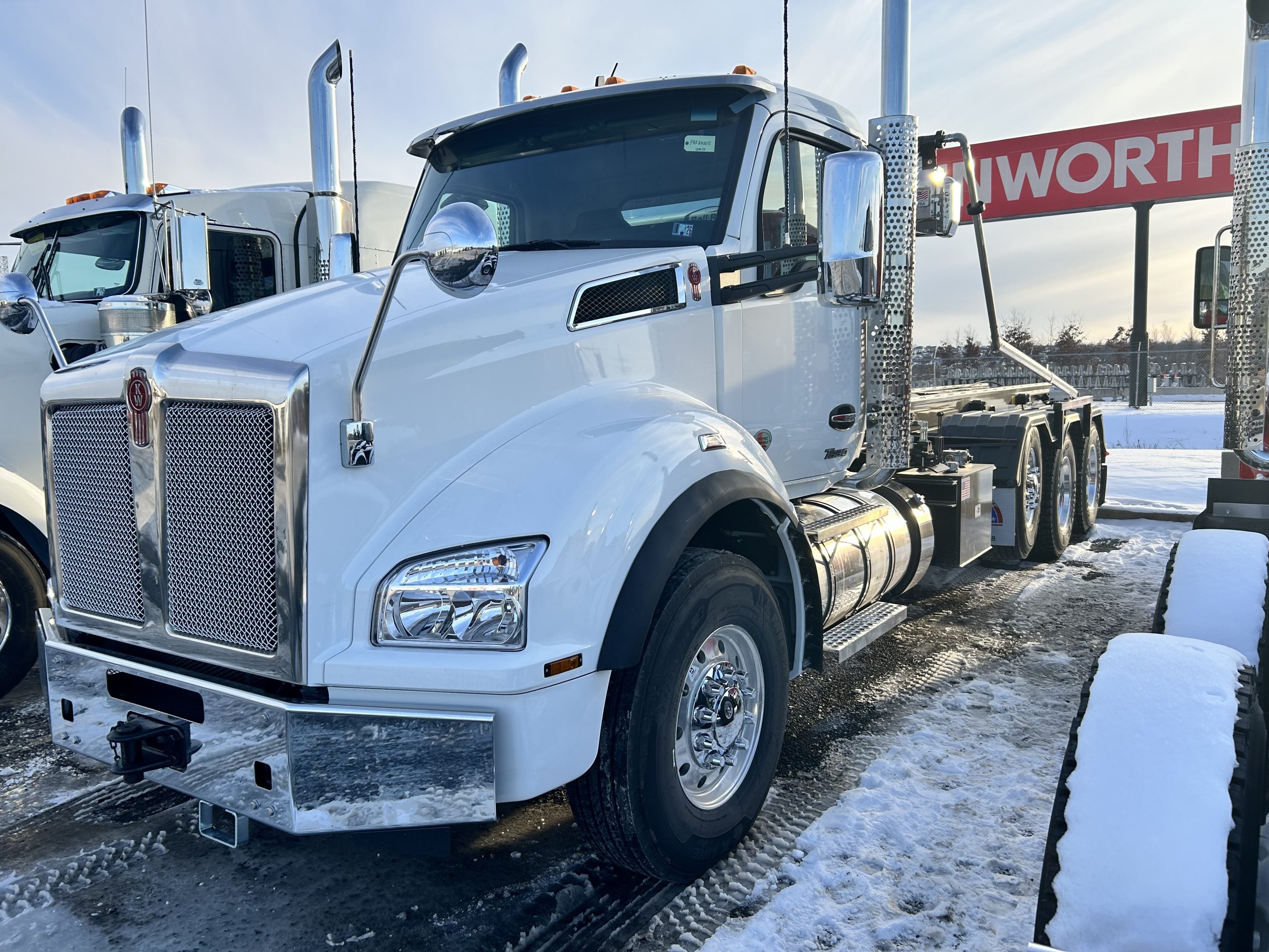 2025 KENWORTH T880 - image 1 of 6