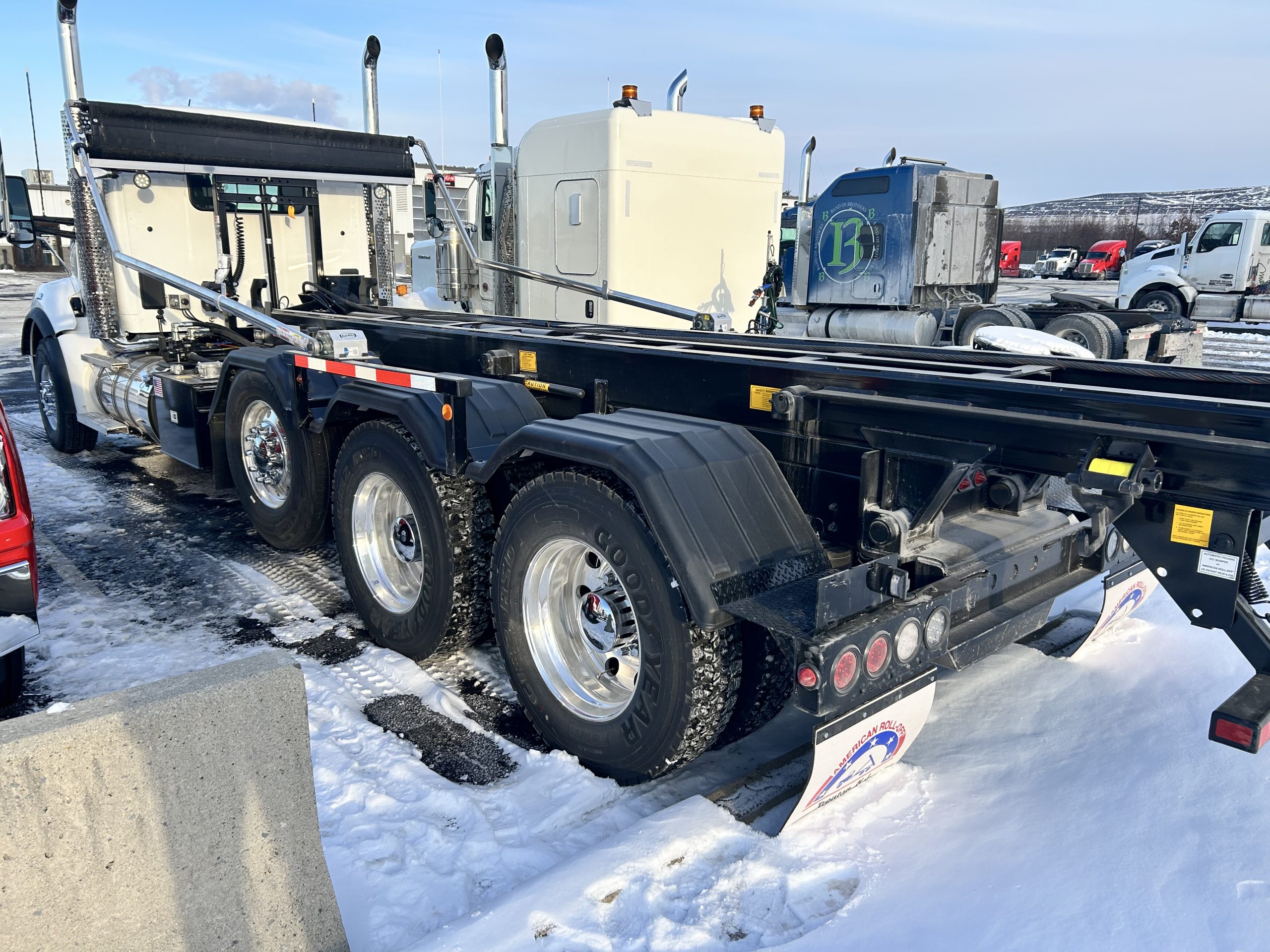 2025 KENWORTH T880 - image 4 of 6