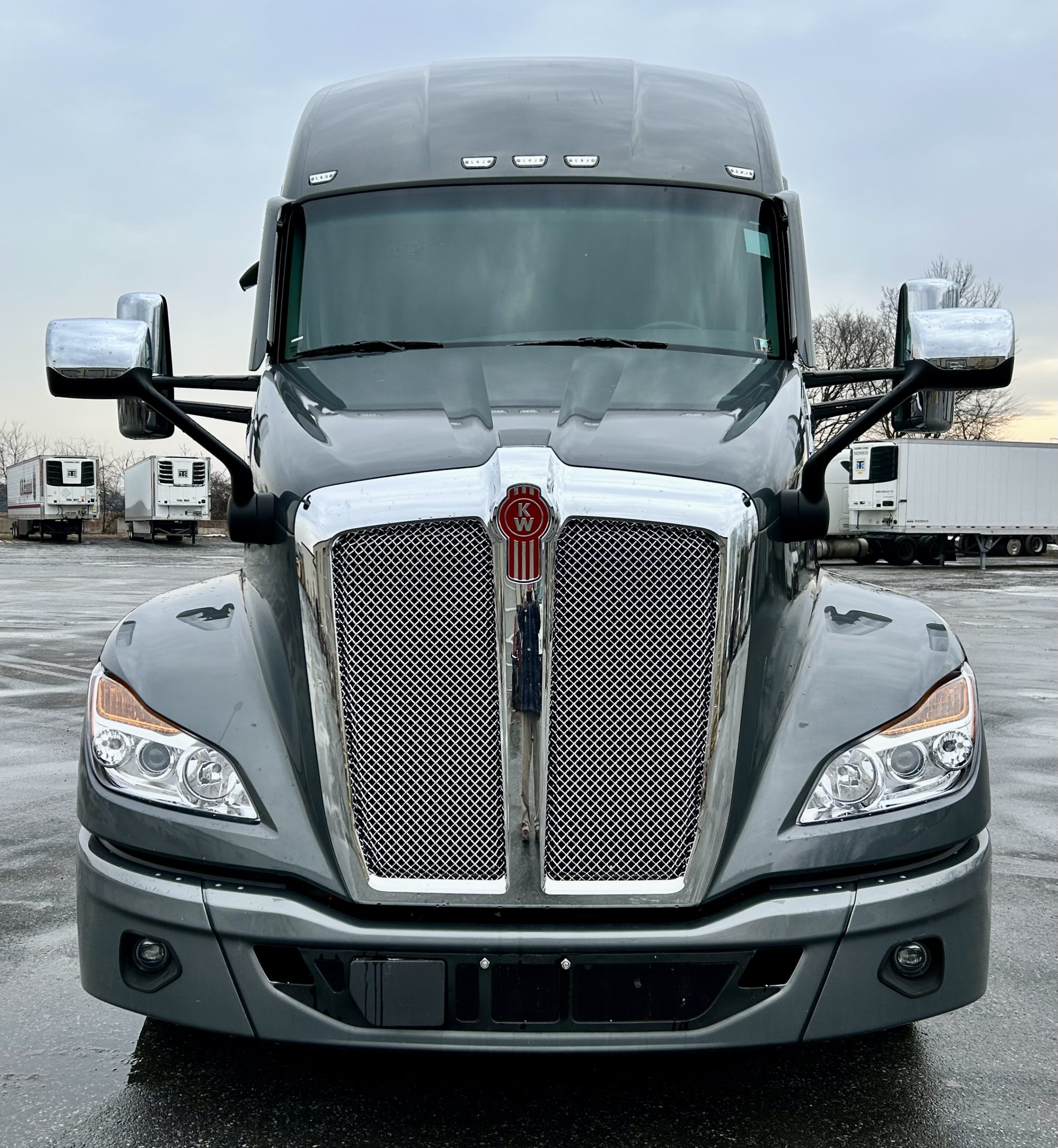 2025 KENWORTH T680 - image 2 of 6