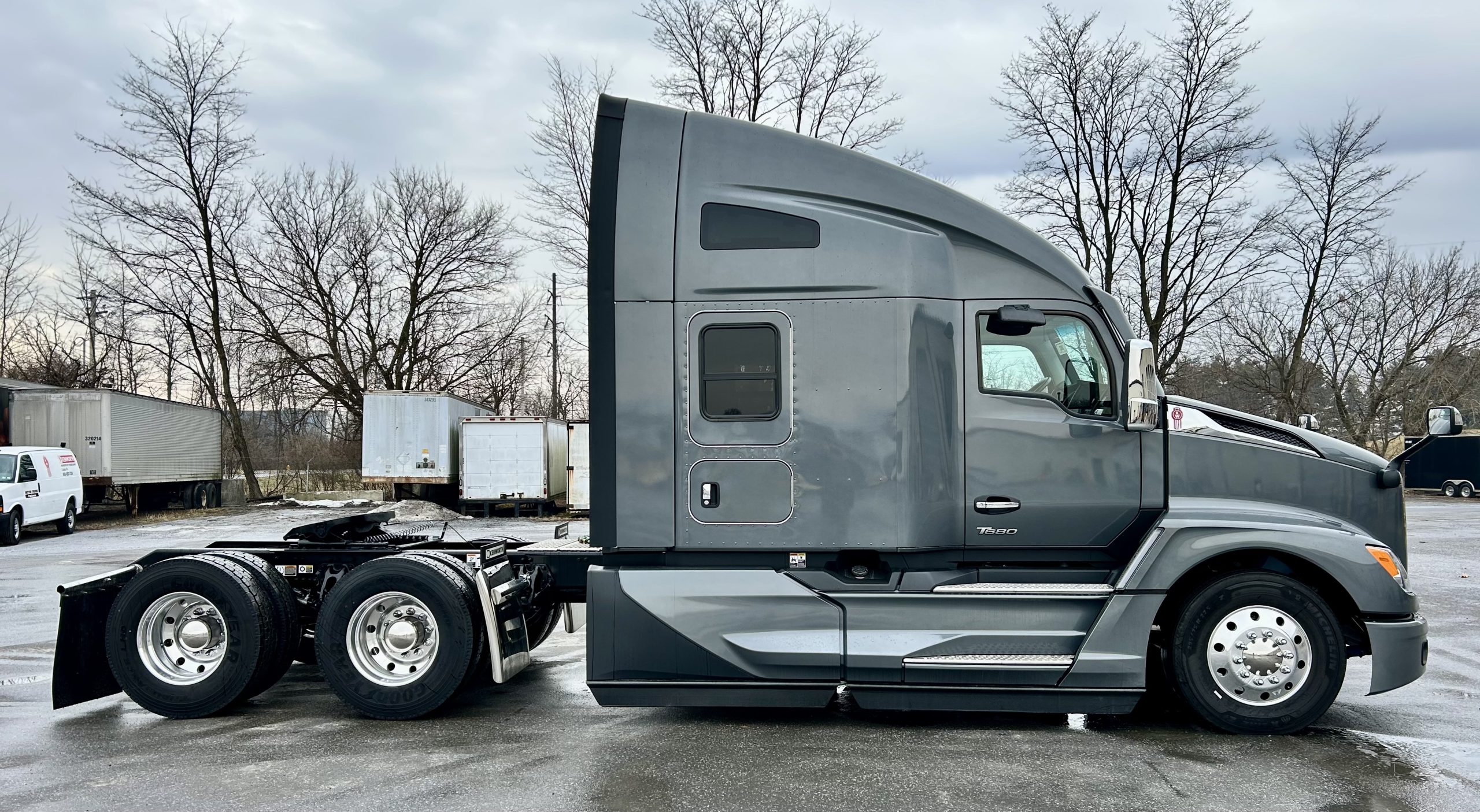 2025 KENWORTH T680 - image 4 of 6
