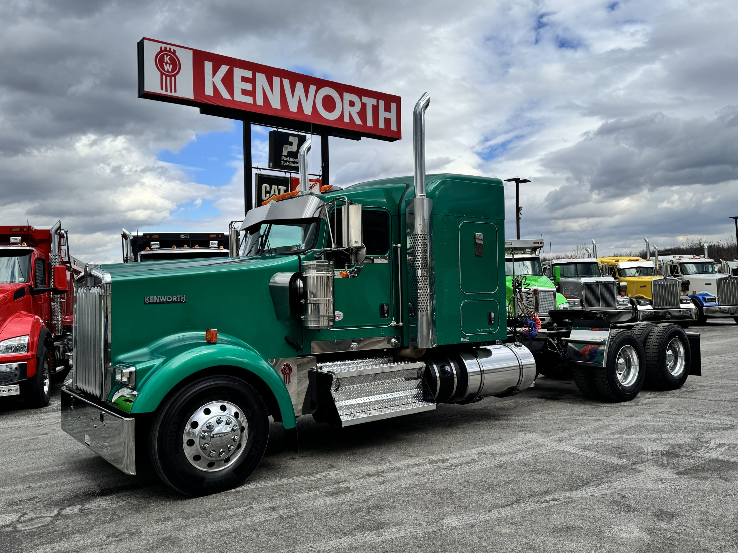 2021 KENWORTH W900L - image 1 of 6