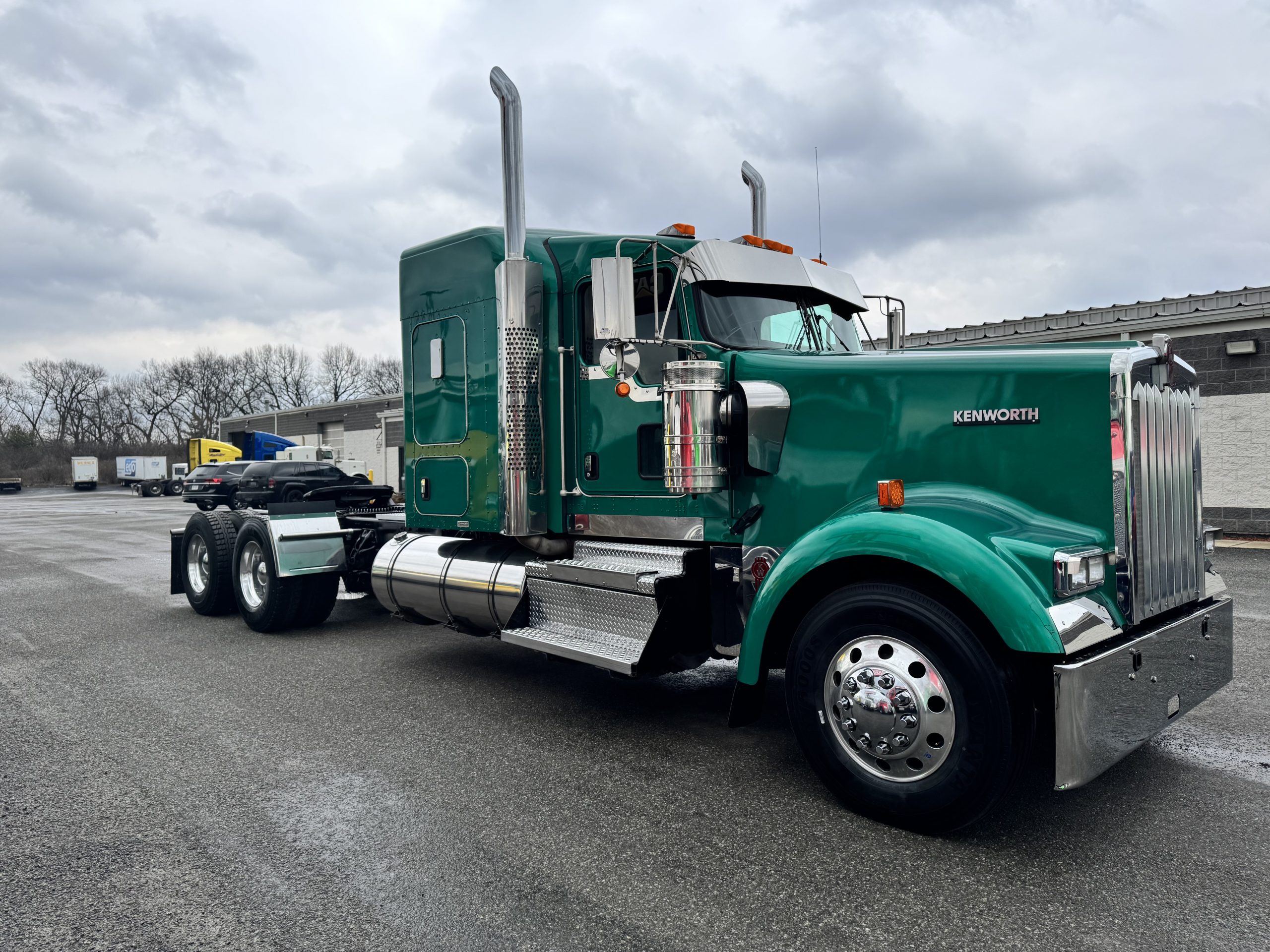 2021 KENWORTH W900L - image 3 of 6