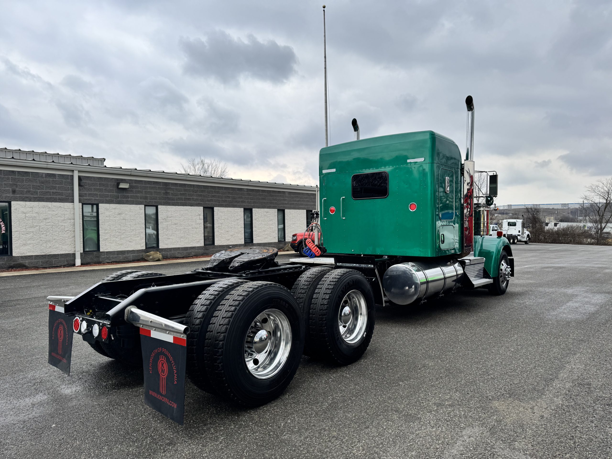 2021 KENWORTH W900L - image 4 of 6