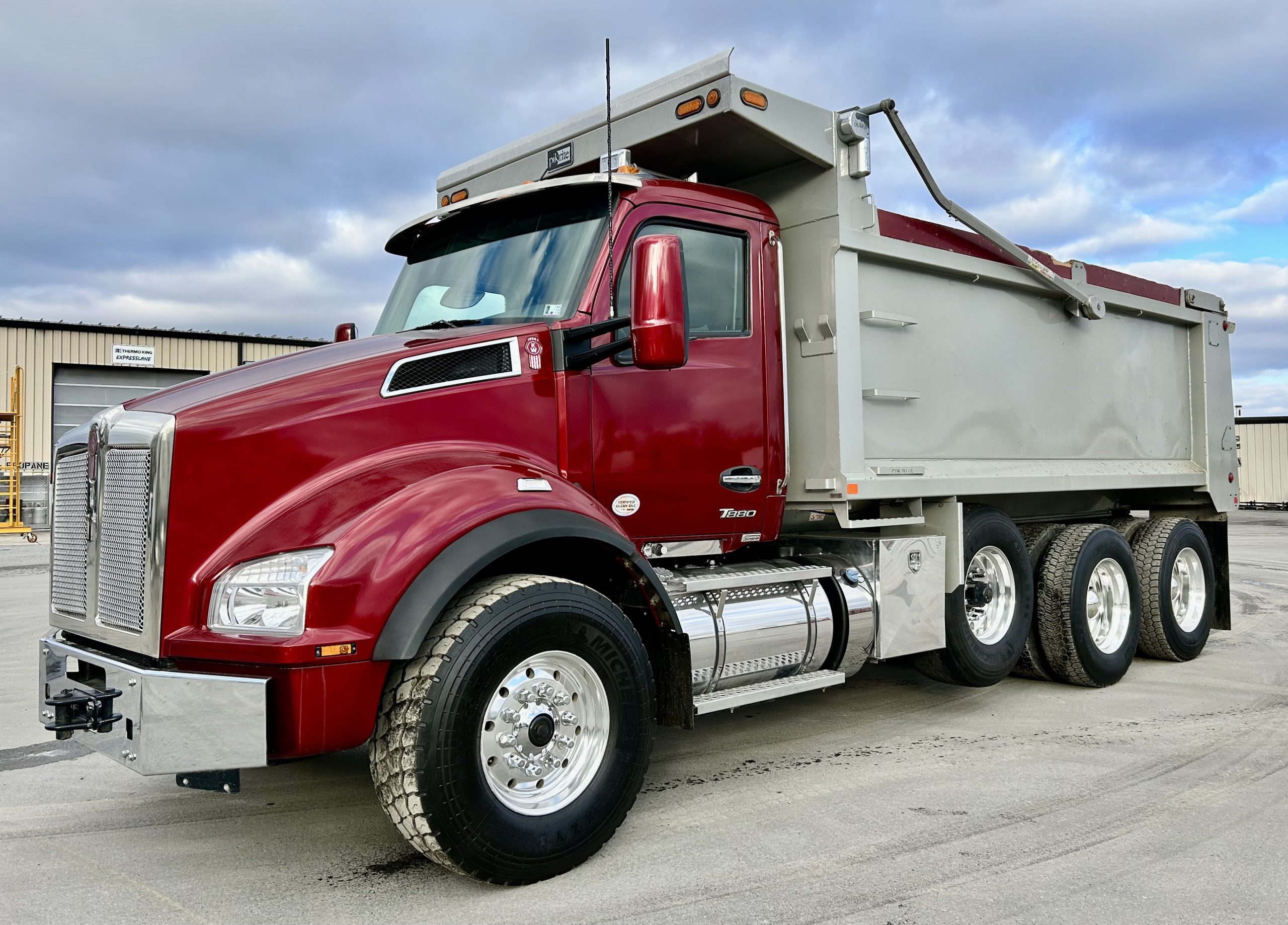 2023 KENWORTH T880 - image 1 of 6