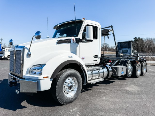 2025 KENWORTH T880 - image 1 of 6