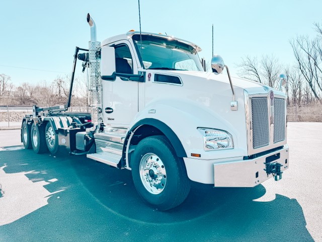 2025 KENWORTH T880 - image 2 of 6