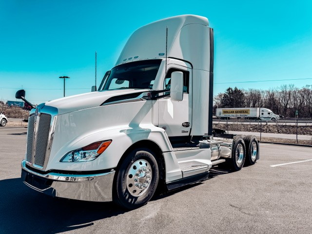 2025 KENWORTH T680 - image 3 of 6