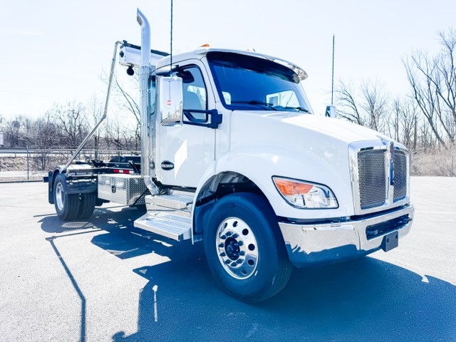 2025 KENWORTH T280 - image 1 of 6