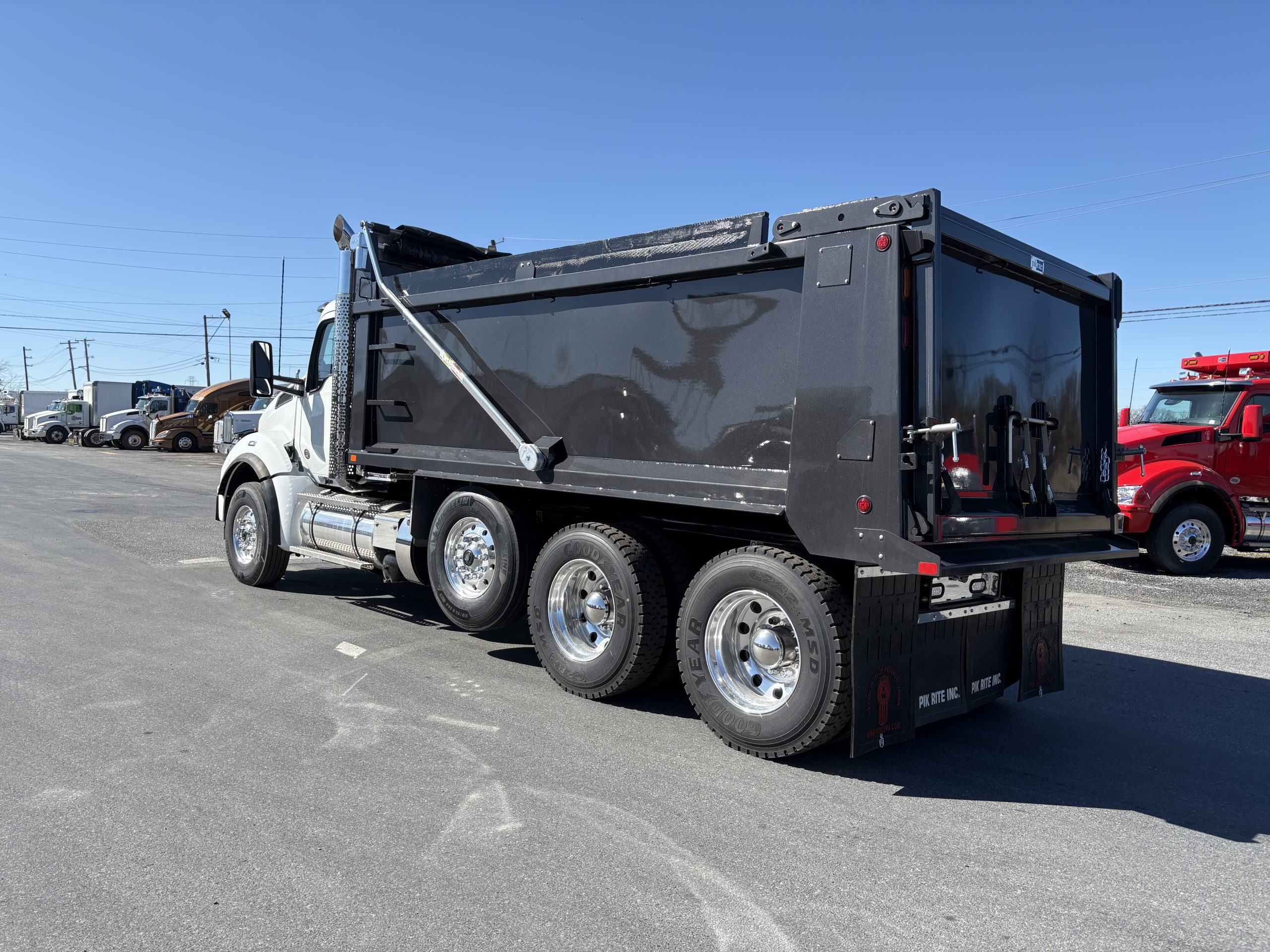 2025 KENWORTH T880 - image 3 of 6