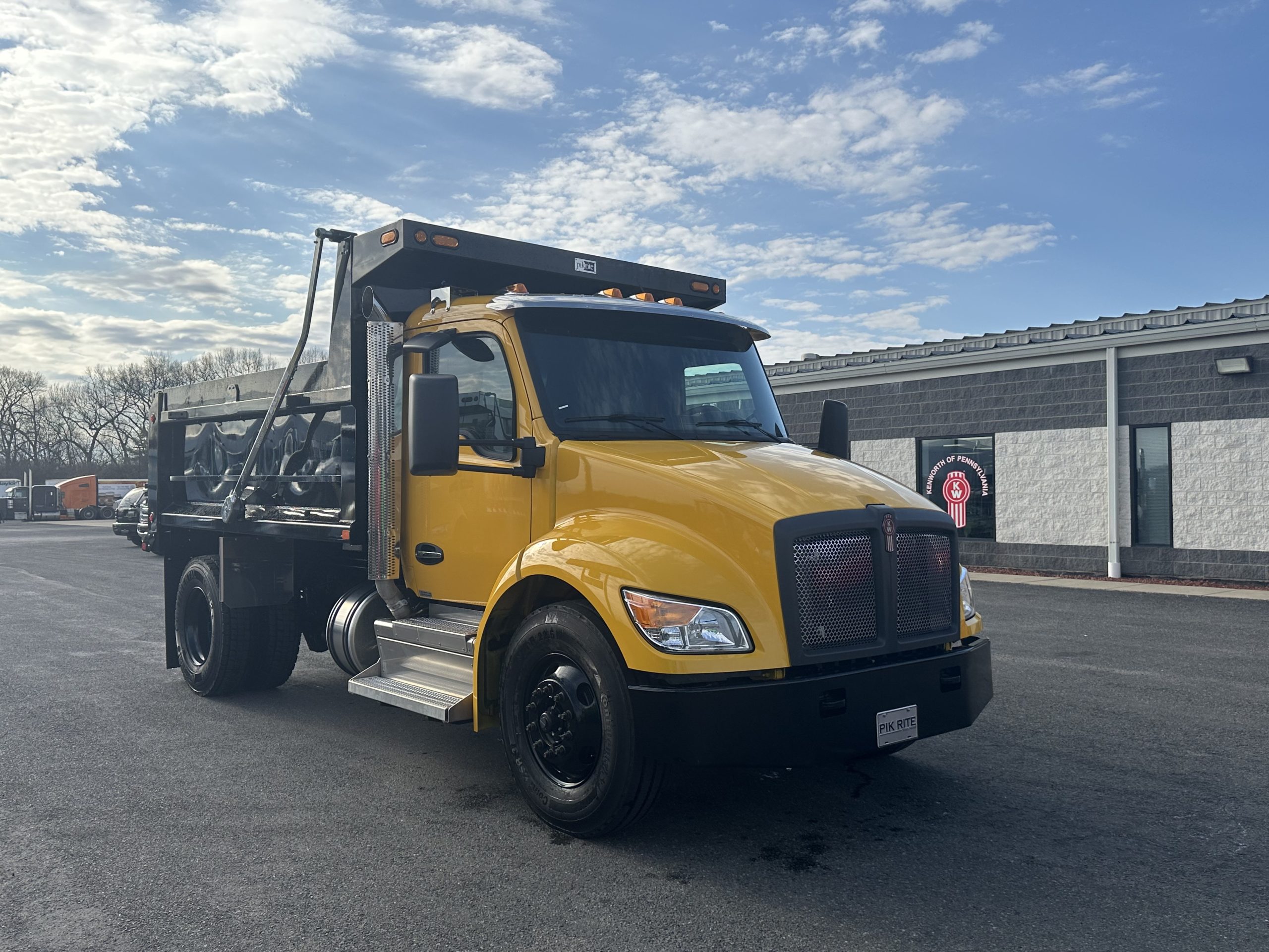 2025 KENWORTH T380 - image 3 of 6