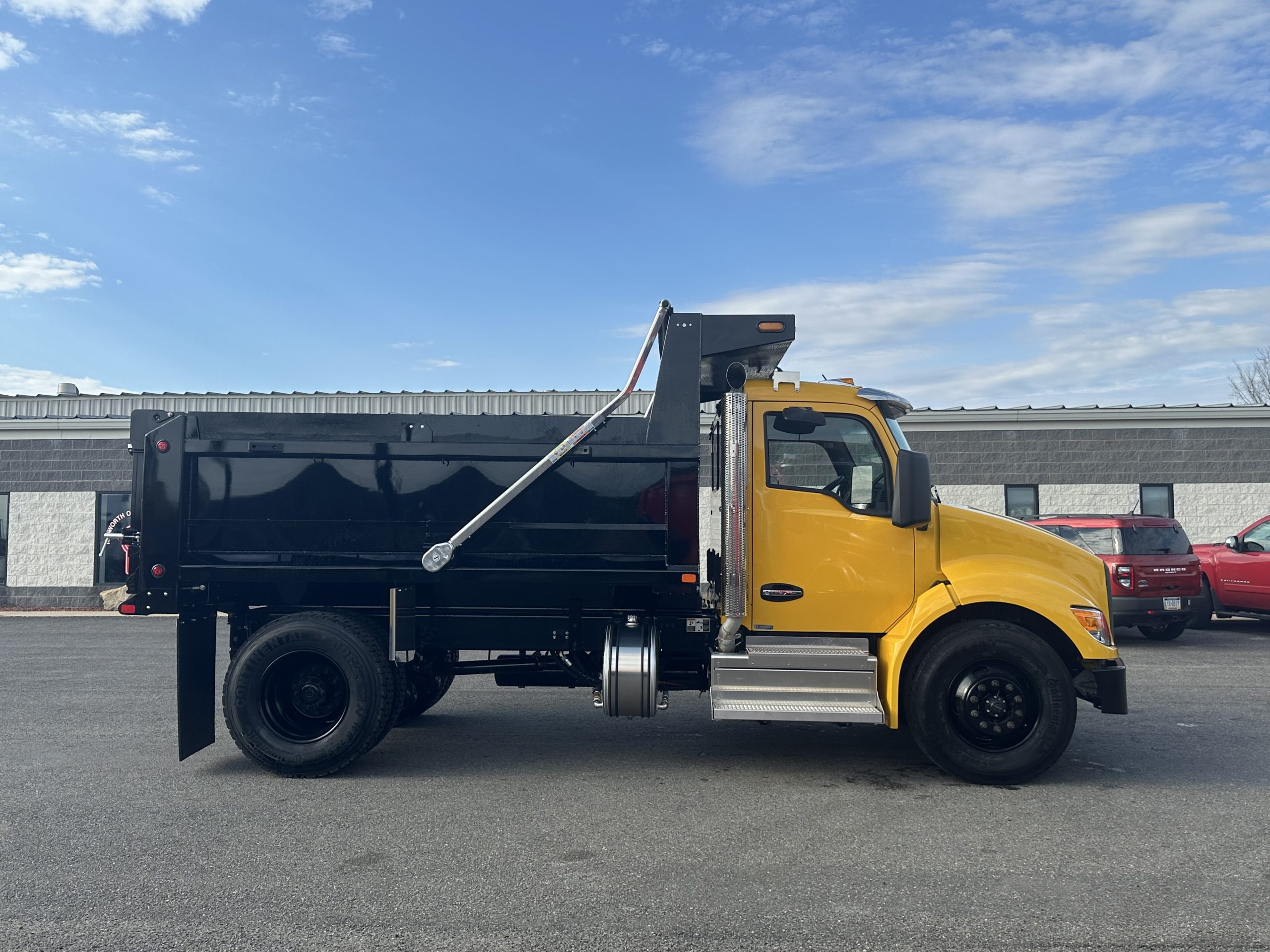 2025 KENWORTH T380 - image 4 of 6