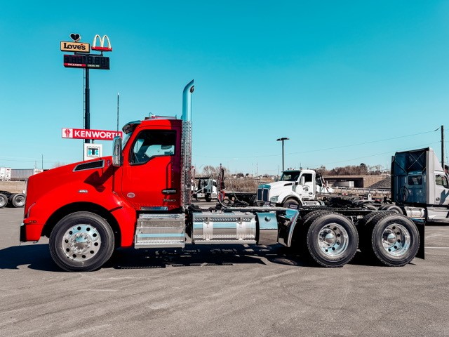 2025 KENWORTH T880 - image 4 of 6