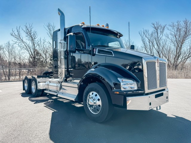 2025 KENWORTH T880 - image 1 of 6