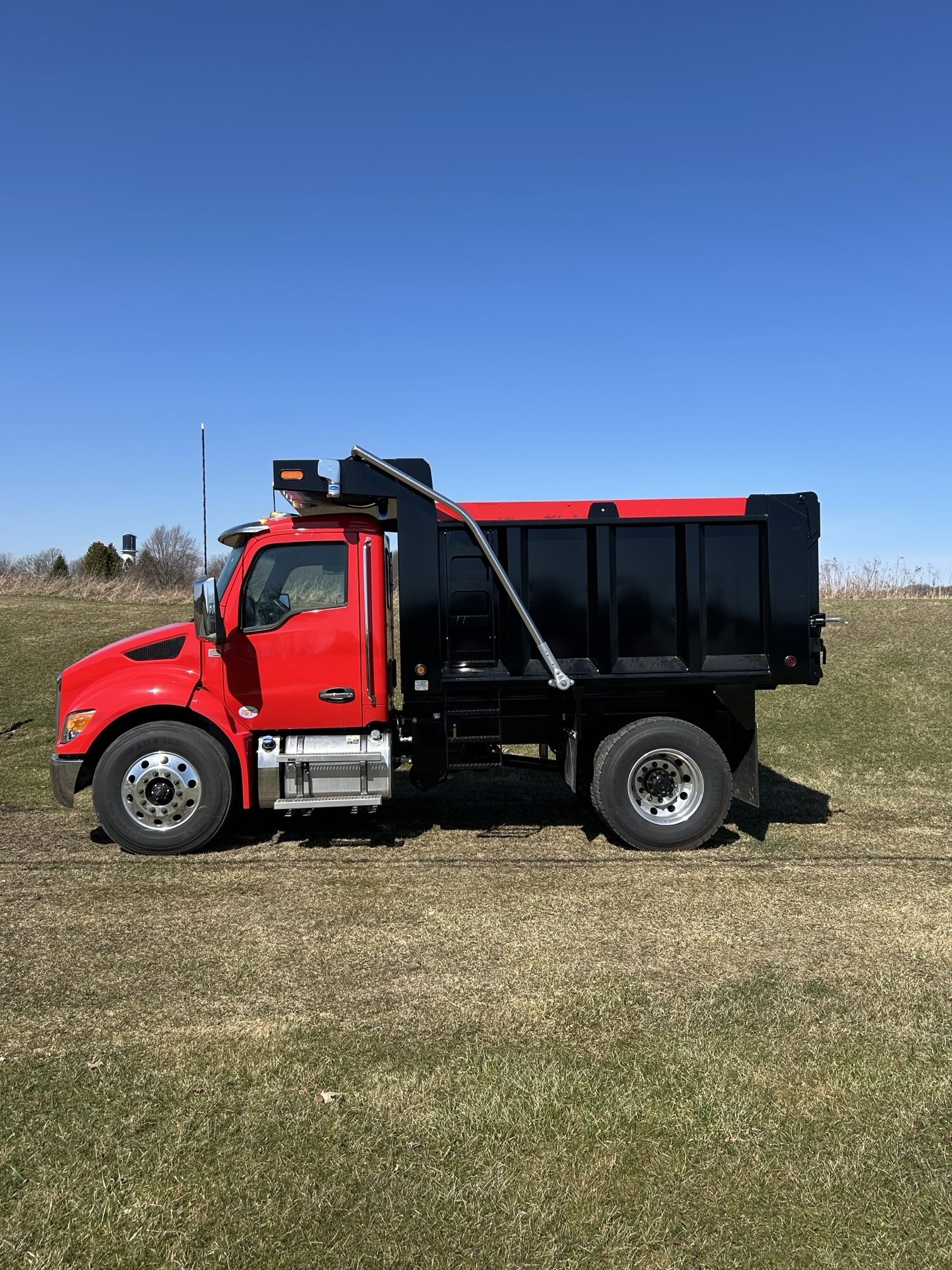2025 KENWORTH T280 - image 1 of 6