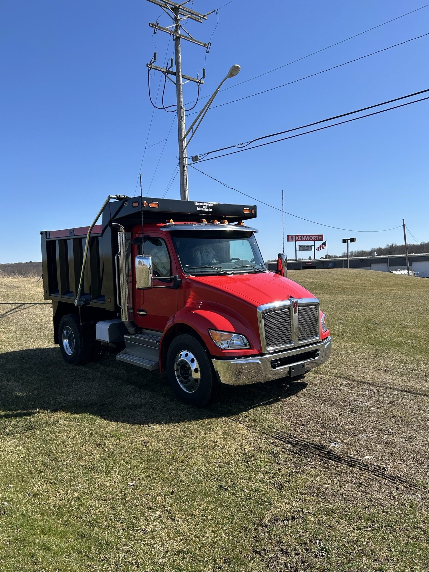 2025 KENWORTH T280 - image 2 of 6