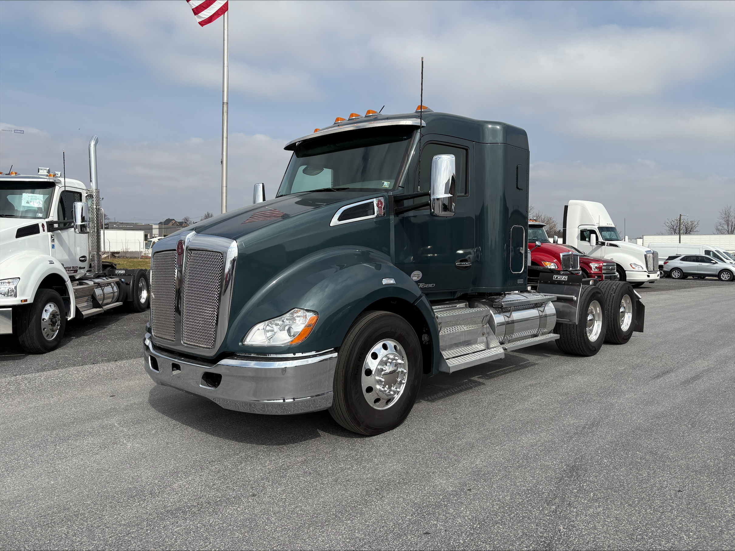2019 KENWORTH T680 - image 1 of 6