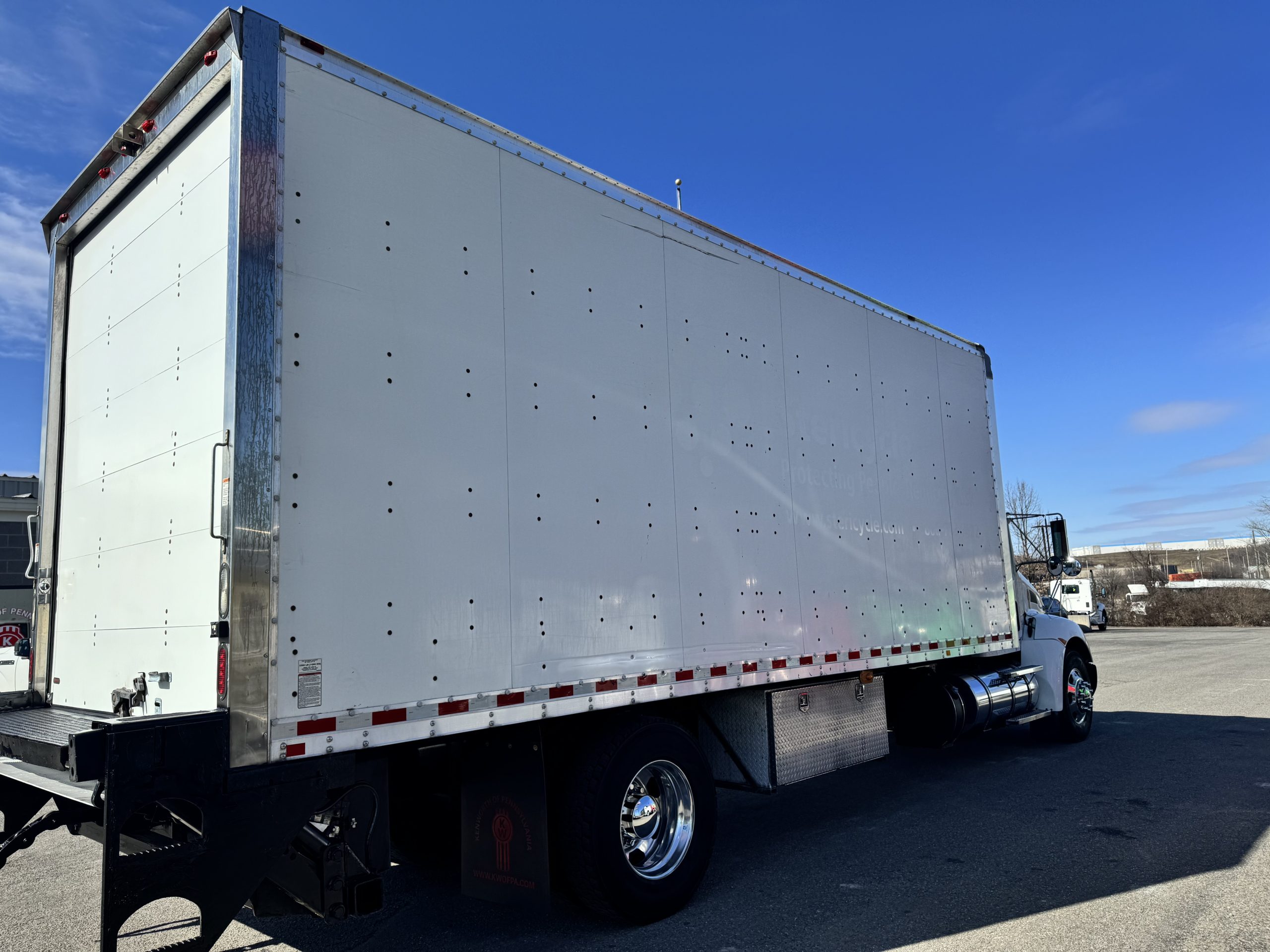 2015 KENWORTH T270 - image 4 of 6