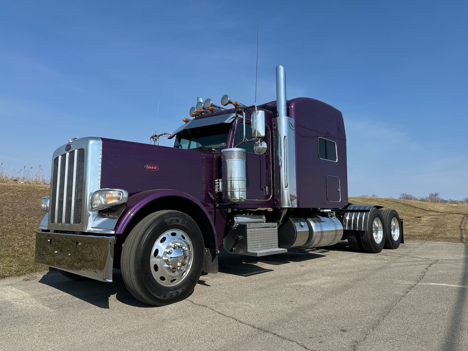2020 PETERBILT 389 - image 2 of 6