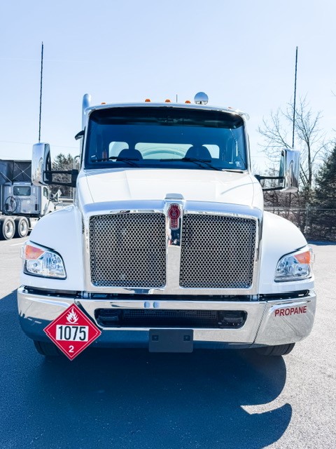 2025 KENWORTH T380 - image 3 of 6
