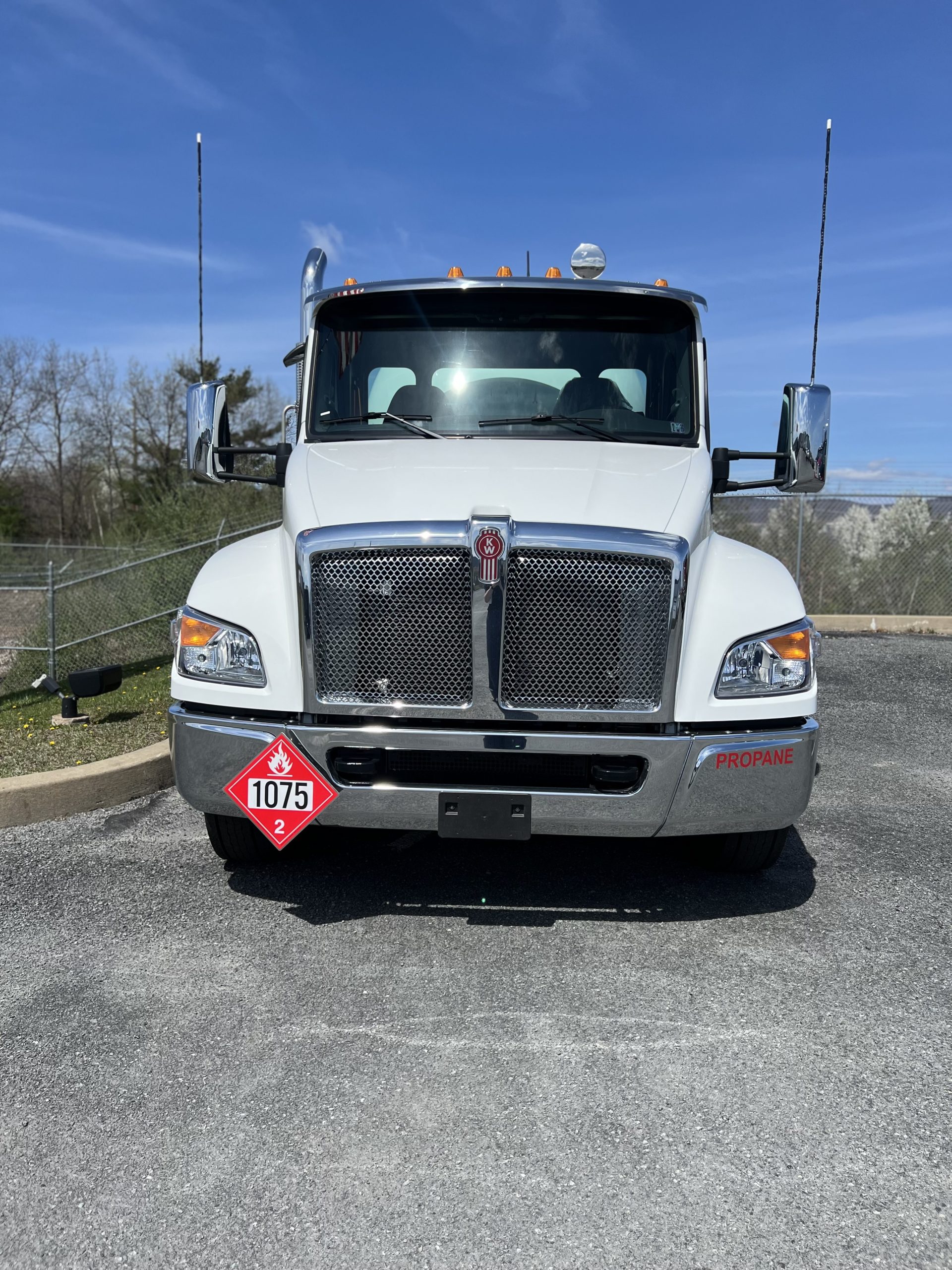 2025 KENWORTH T380 - image 1 of 6