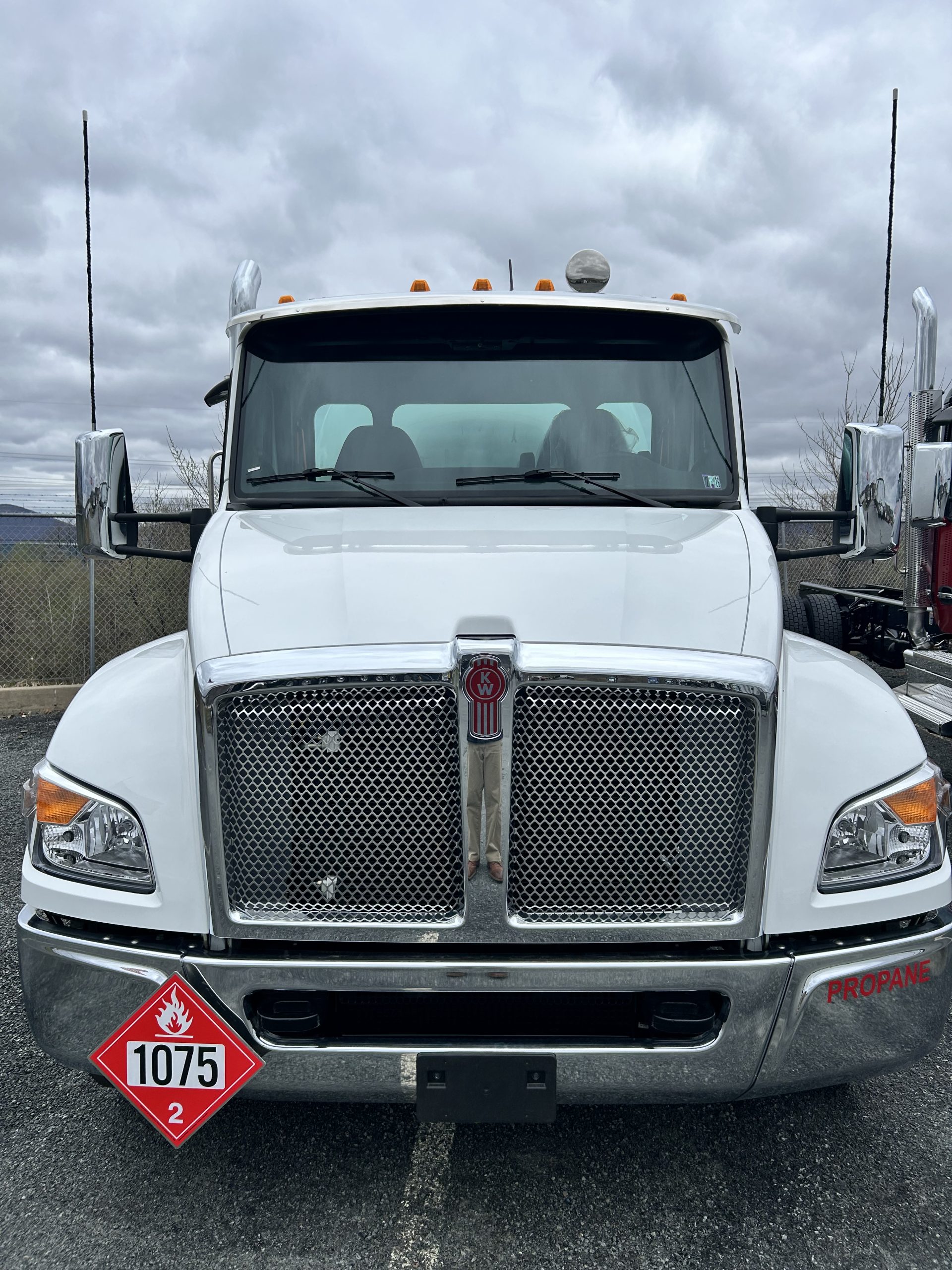 2025 KENWORTH T380 - image 1 of 5