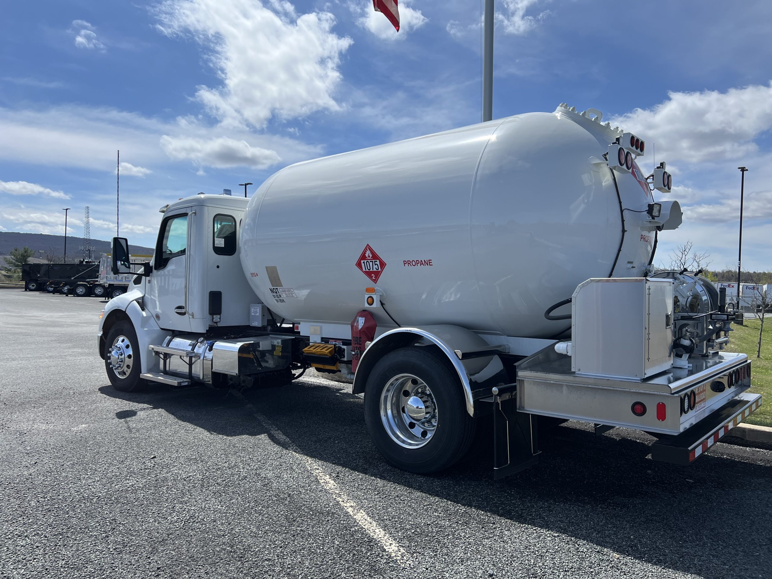 2025 KENWORTH T380 - image 3 of 6