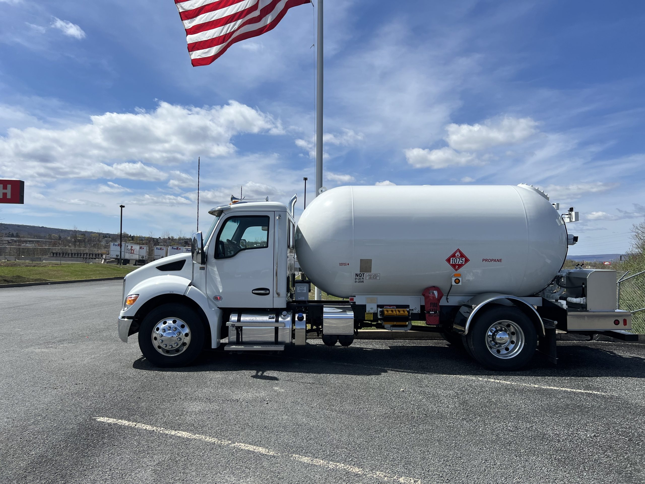 2025 KENWORTH T380 - image 4 of 6