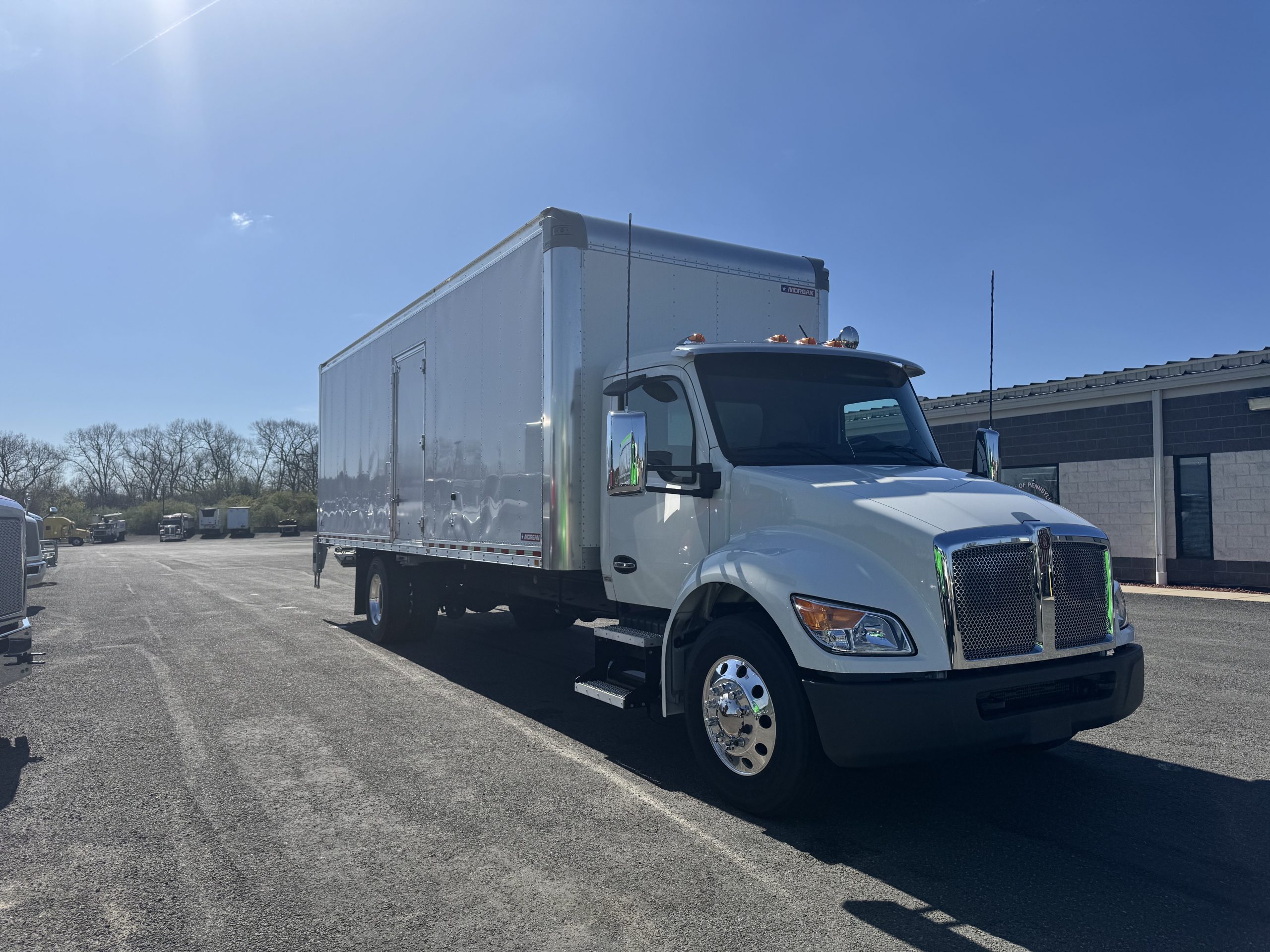 2025 KENWORTH T280 - image 3 of 6