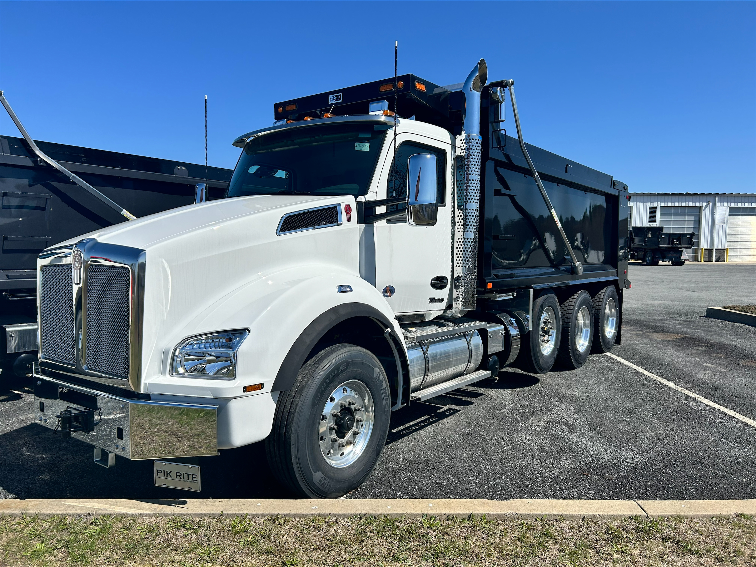 2025 KENWORTH T880 - image 1 of 6
