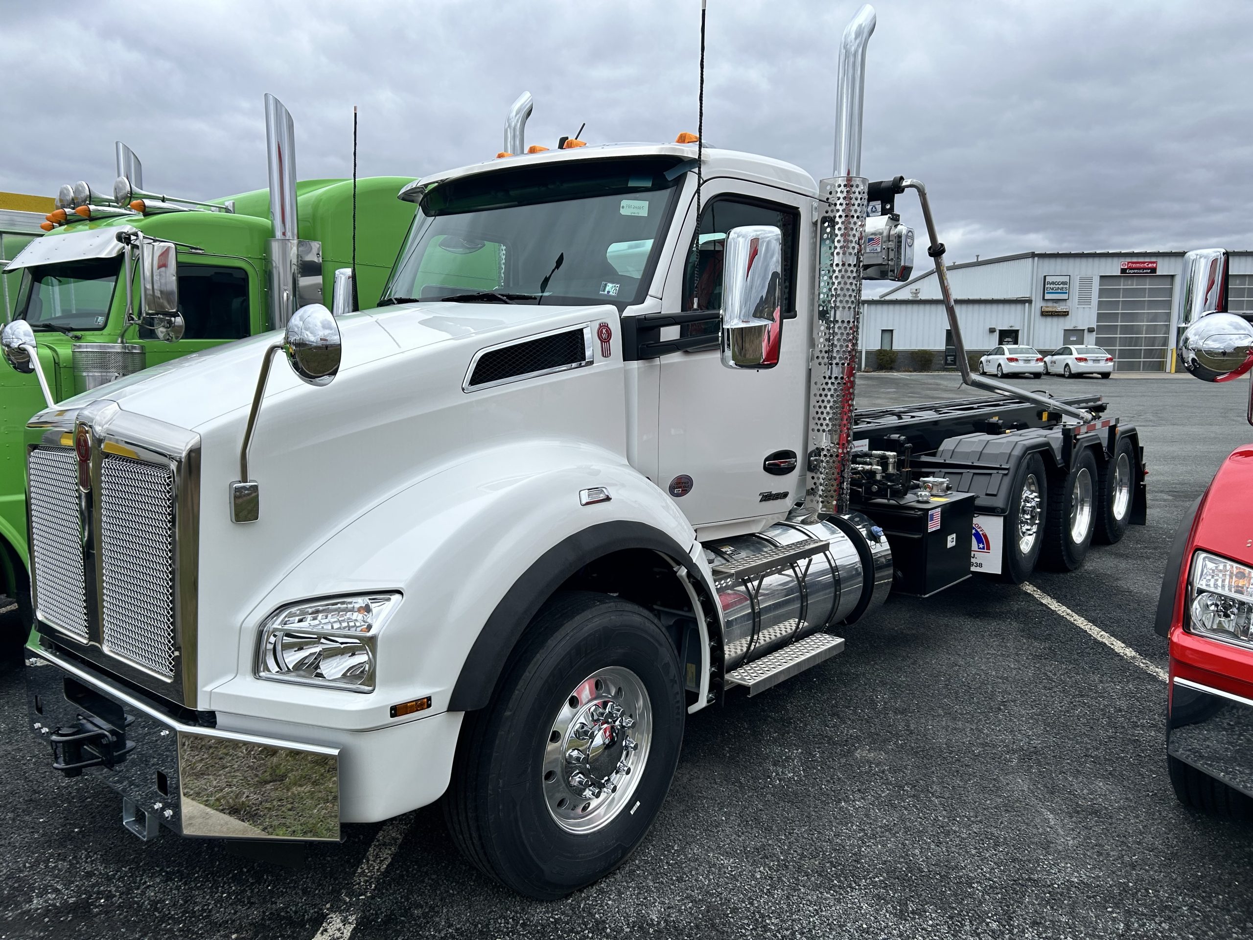 2025 KENWORTH T880 - image 2 of 5