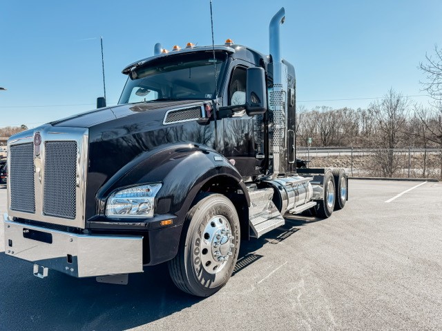 2025 KENWORTH T880 - image 2 of 6