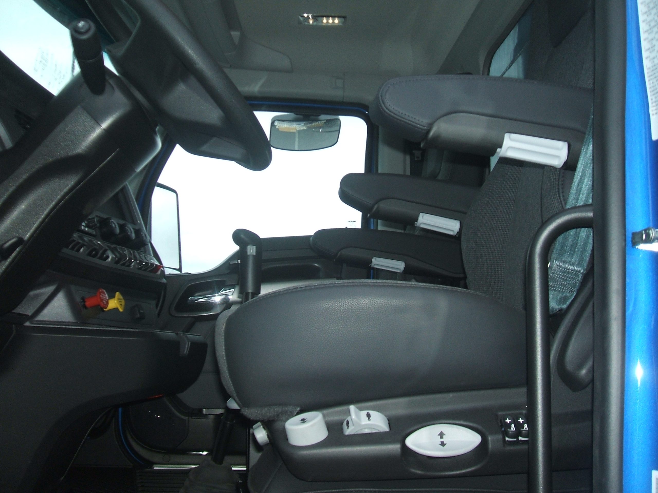 2025 KENWORTH T880 - image 6 of 6