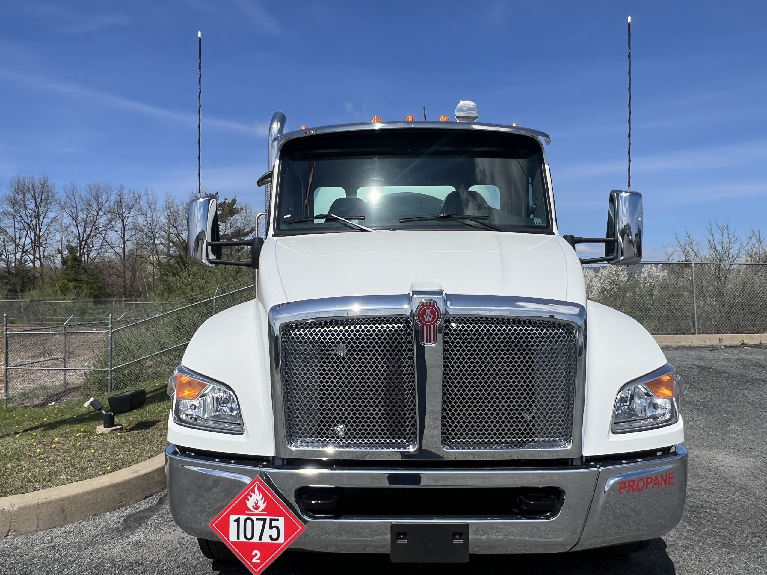2025 KENWORTH T380 - image 4 of 6