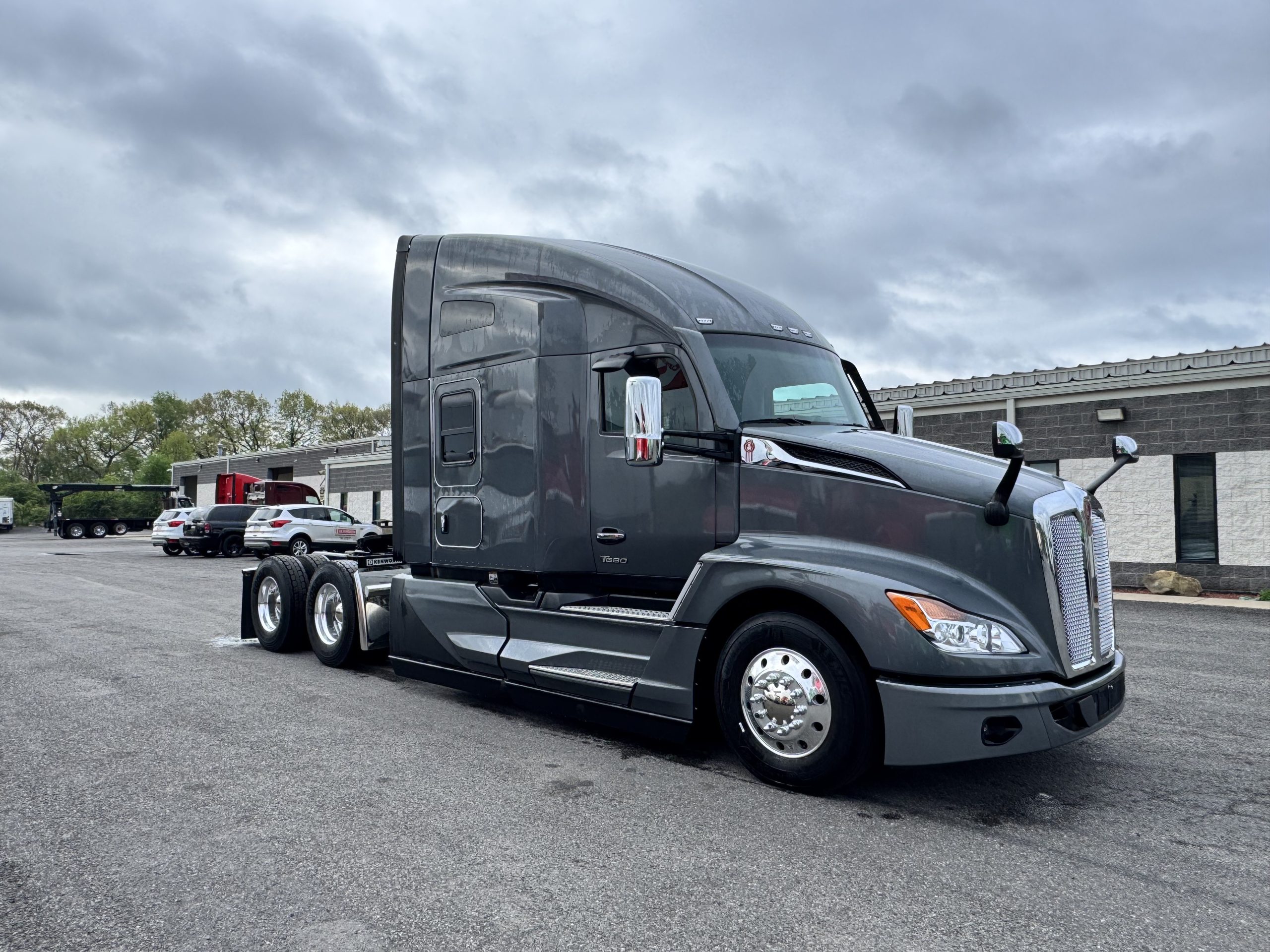 2025 KENWORTH T680 - image 3 of 6