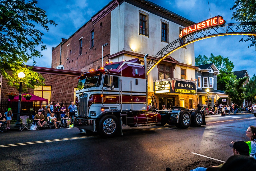 Motor Truck Equipment Company Kenworth Cabover Truck In The Annual Chillicothe Truck Parade