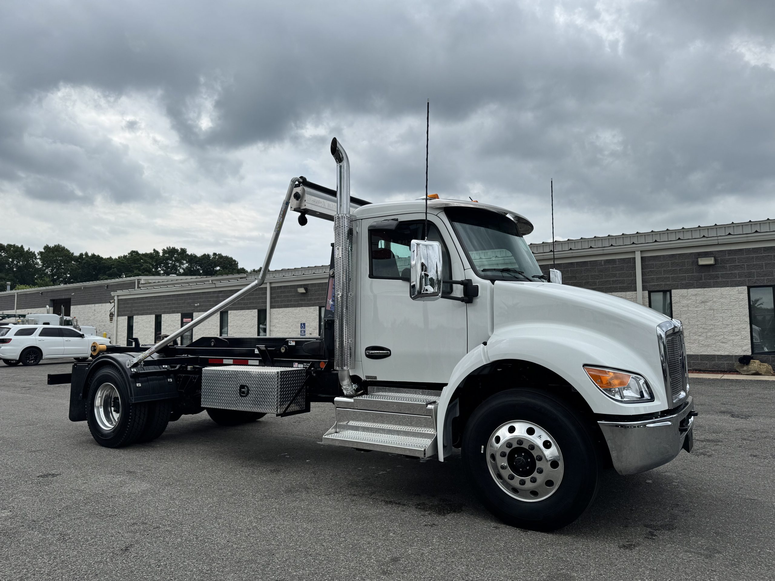 2025 KENWORTH T280 - image 3 of 6