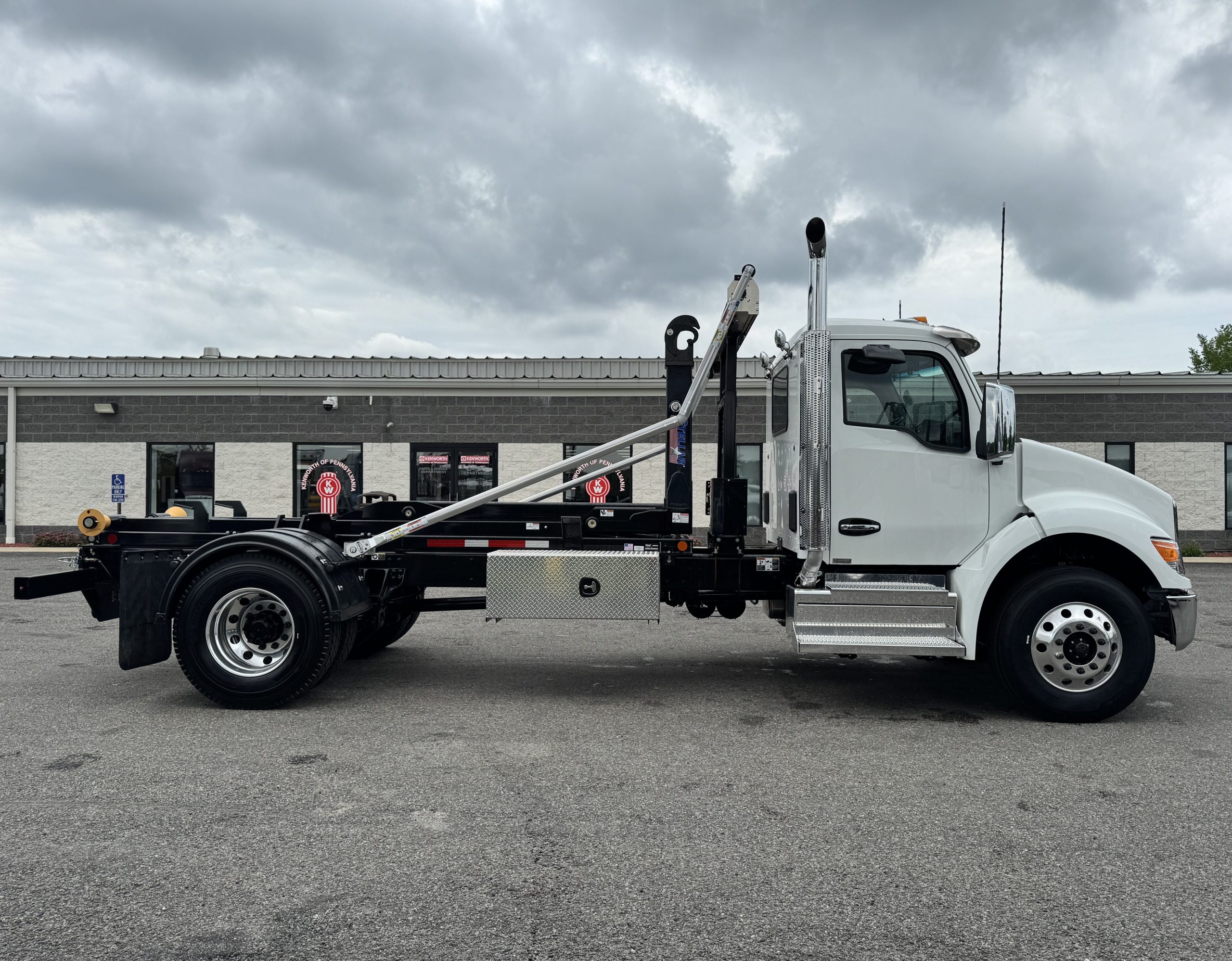 2025 KENWORTH T280 - image 4 of 6