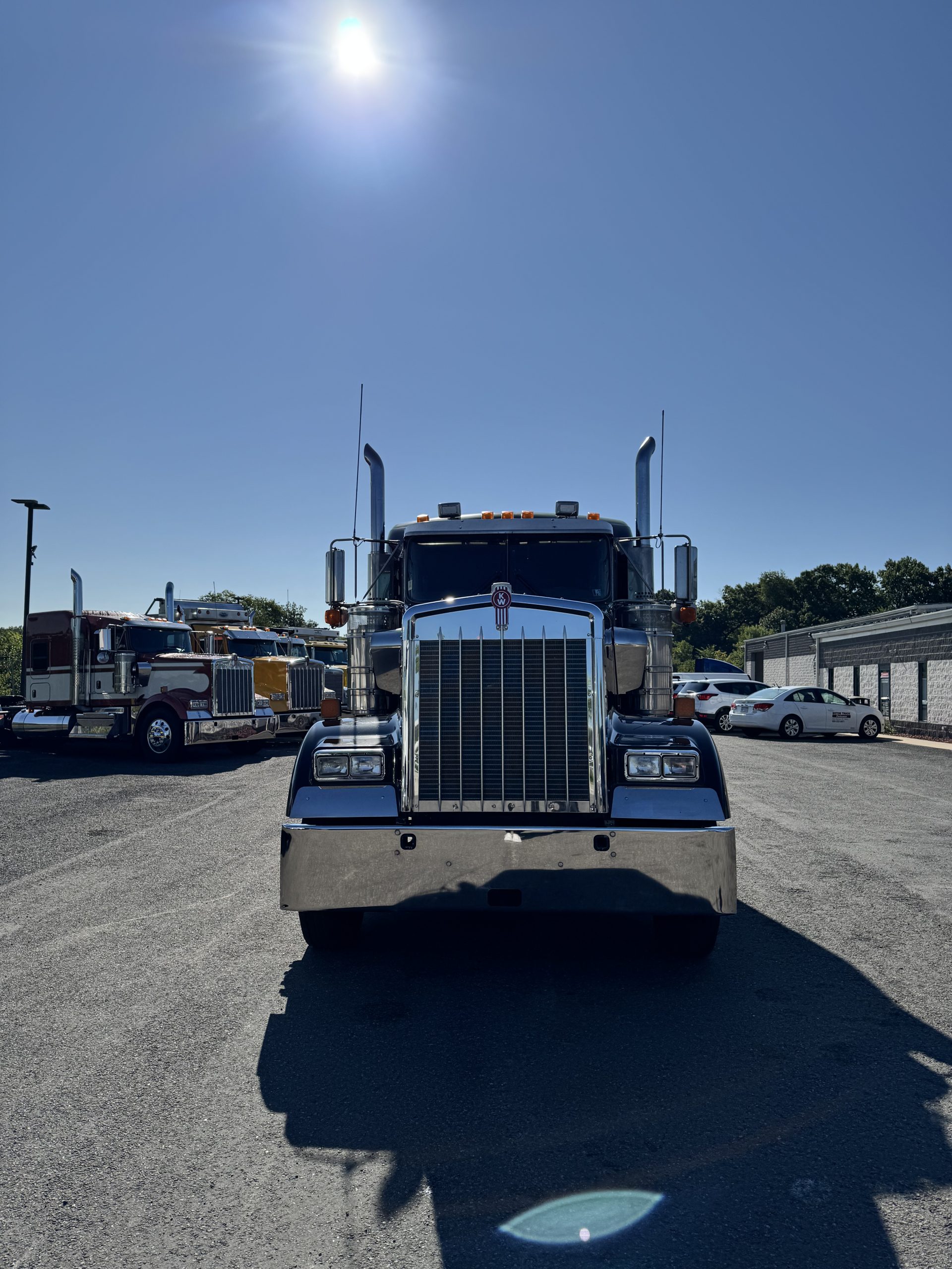 2018 KENWORTH W900L - image 2 of 6
