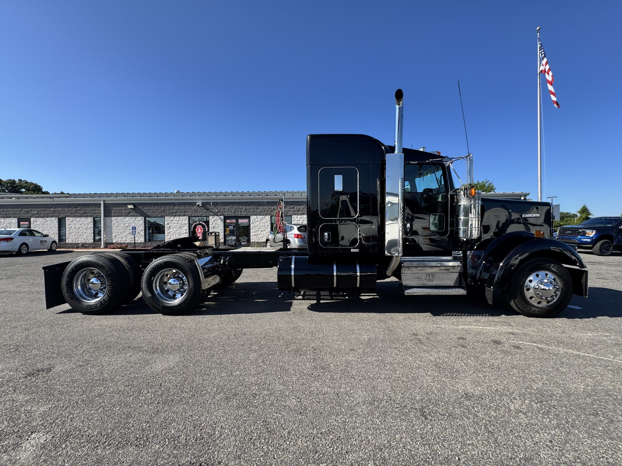 2018 KENWORTH W900L - image 4 of 6