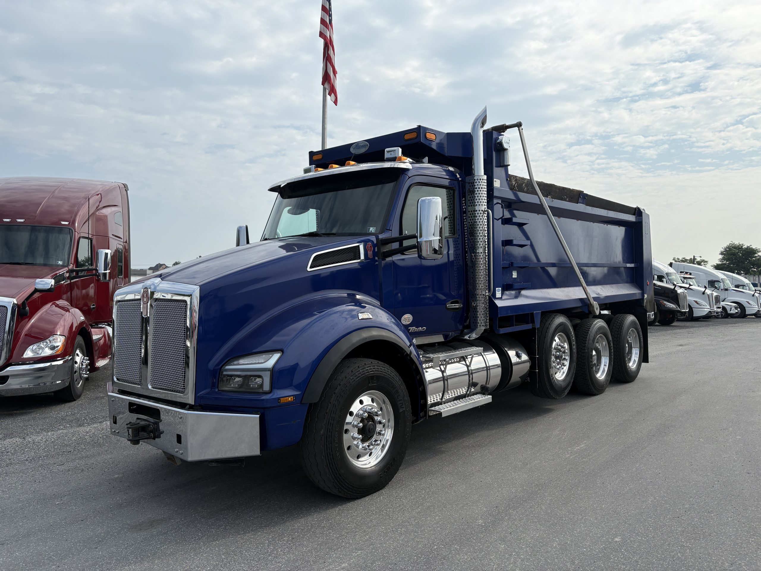 2021 KENWORTH T880 - image 1 of 6
