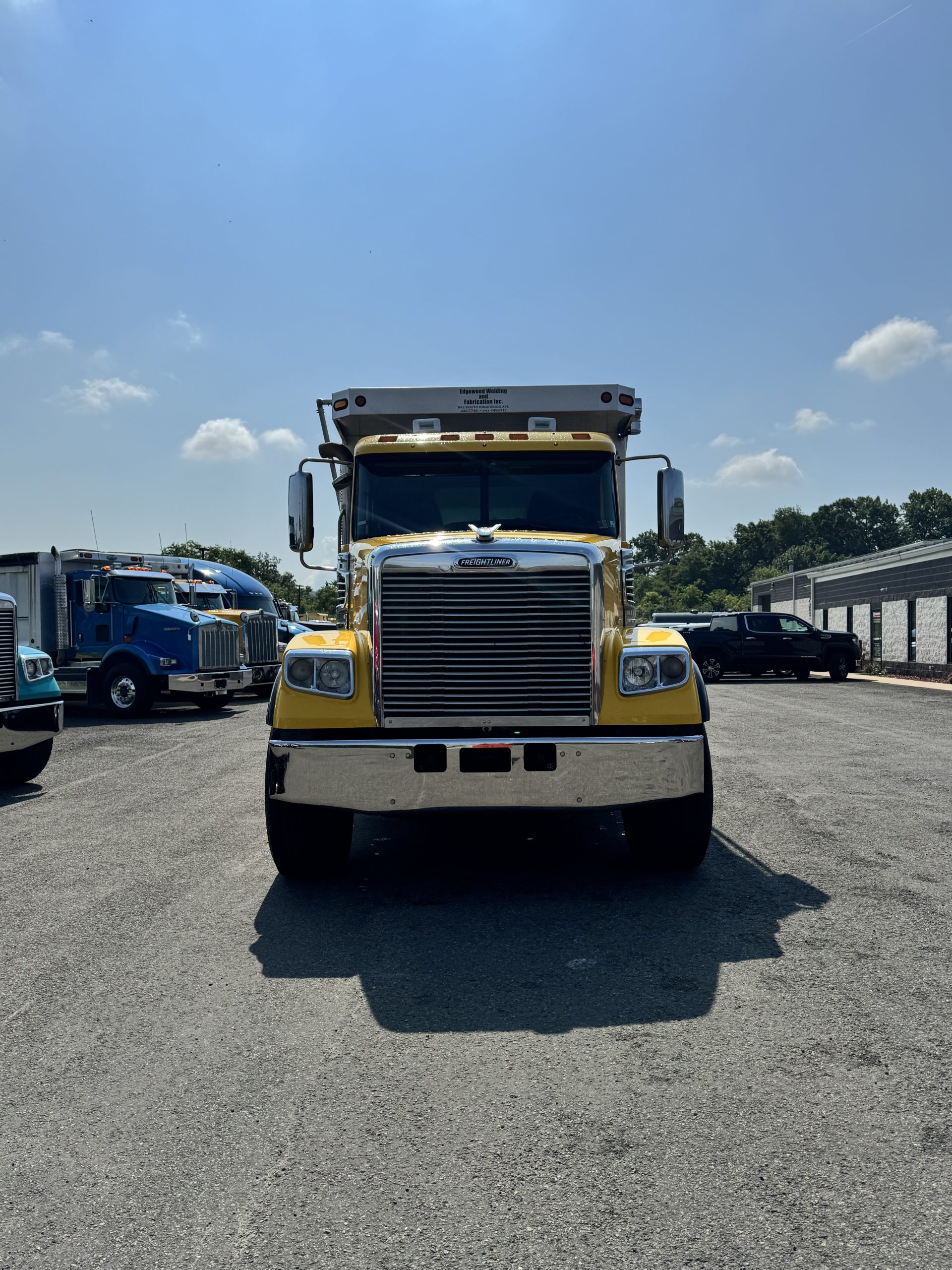 2020 FREIGHTLINER 122SD SBA - image 2 of 6