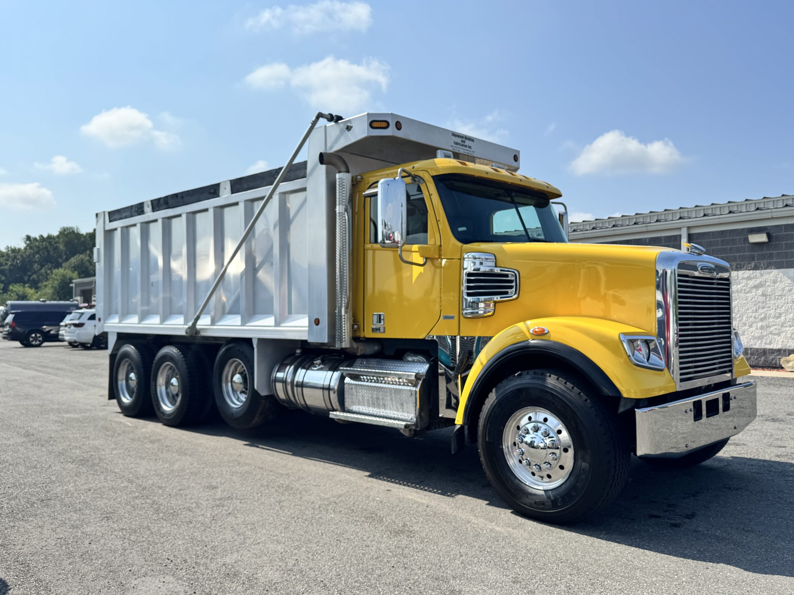 2020 FREIGHTLINER 122SD SBA - image 3 of 6