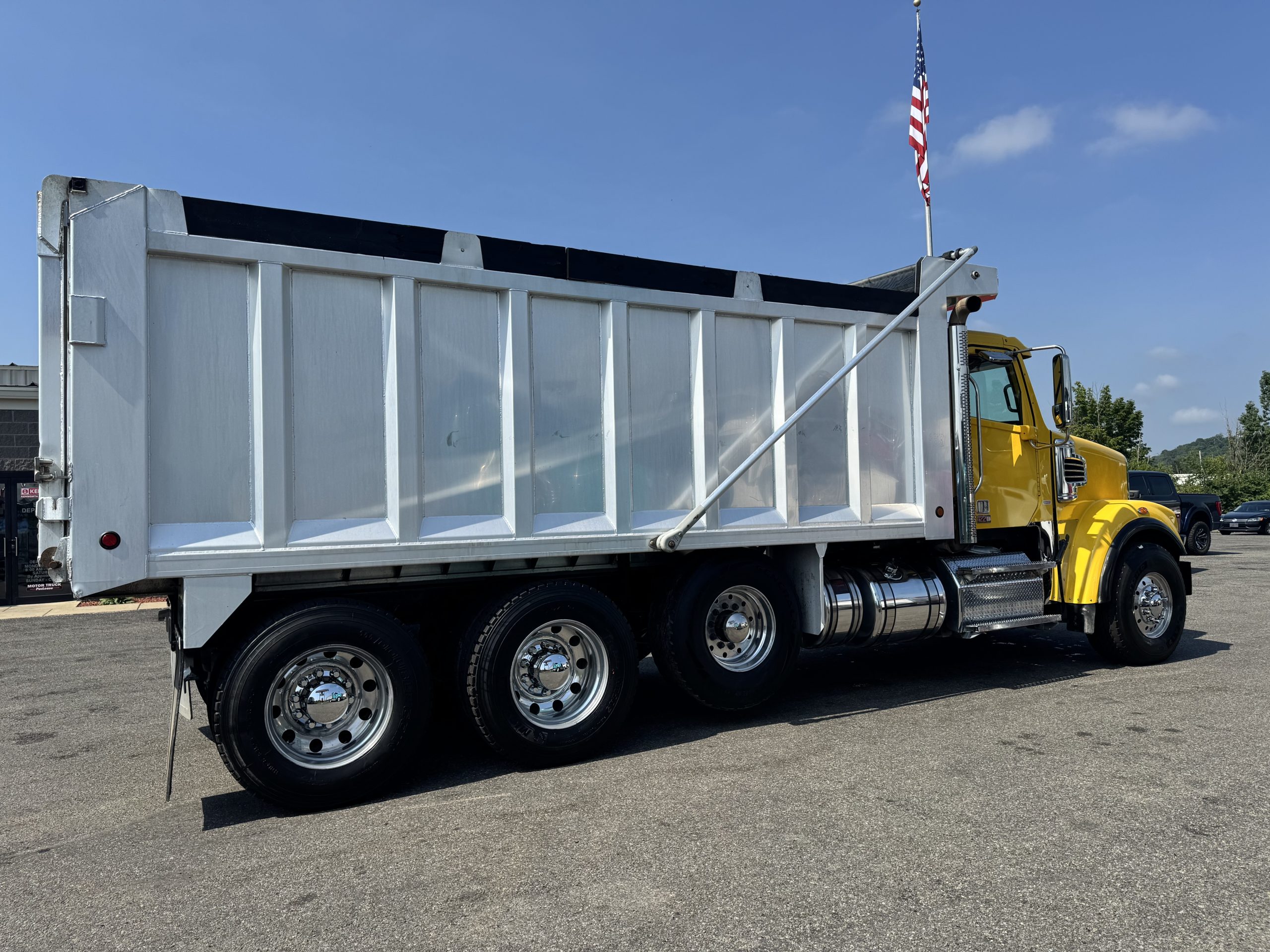 2020 FREIGHTLINER 122SD SBA - image 5 of 6