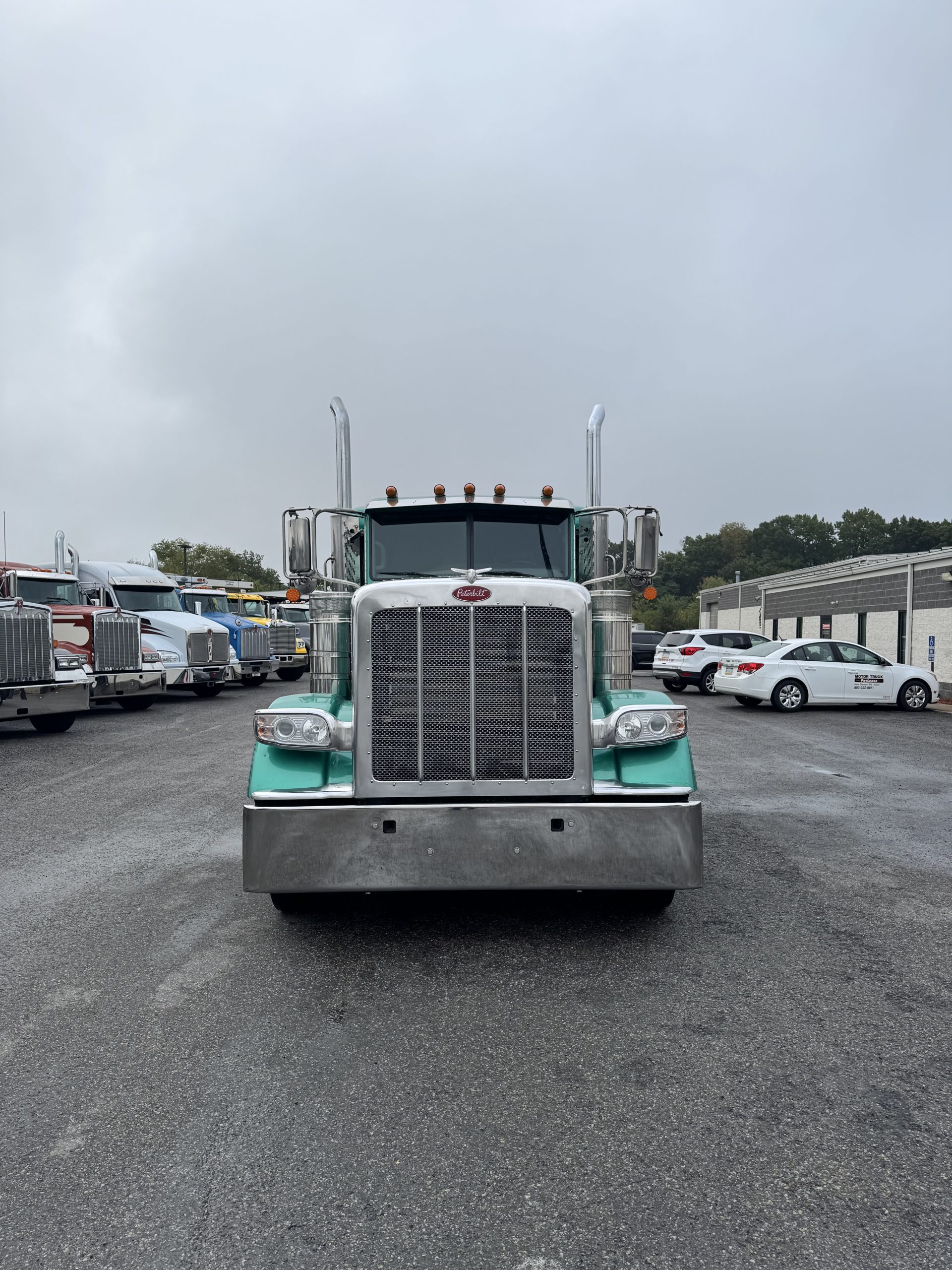 2022 PETERBILT 389 - image 2 of 6